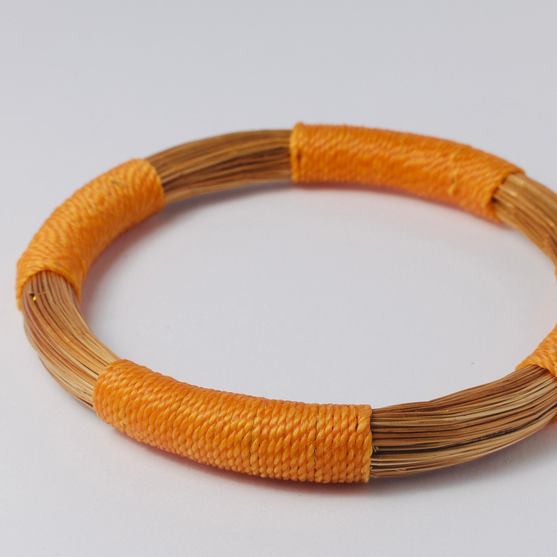 Armreif Néctar – Handgemachtes Unikat aus Capim Dourado | Online kaufen bei Capido Shop