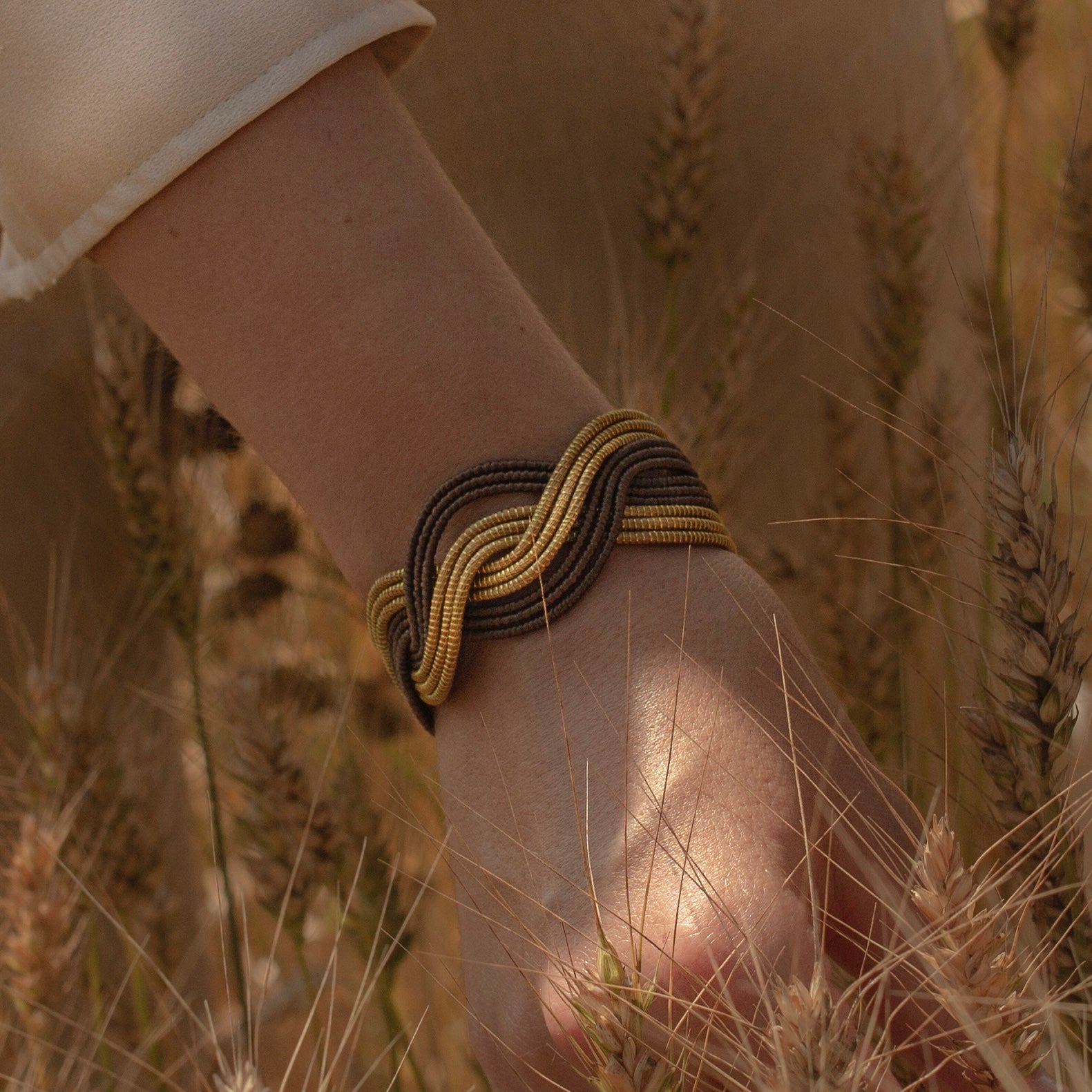 Armreif Mirela – Handgemachtes Unikat aus Capim Dourado | Online kaufen bei Capido Shop