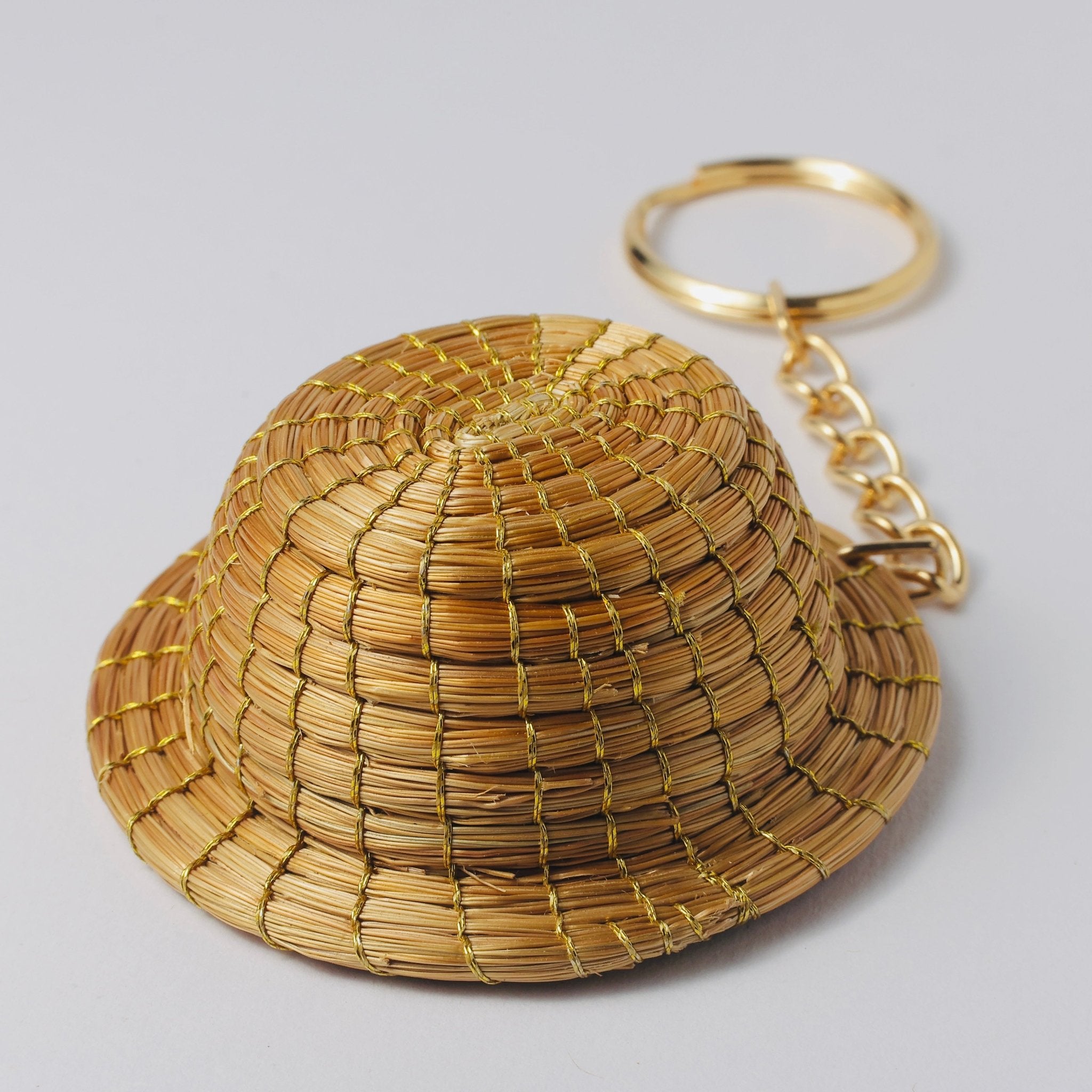 Schlüsselanhänger Chapéu – Handgemachtes Unikat aus Capim Dourado | Online kaufen bei Capido Shop
