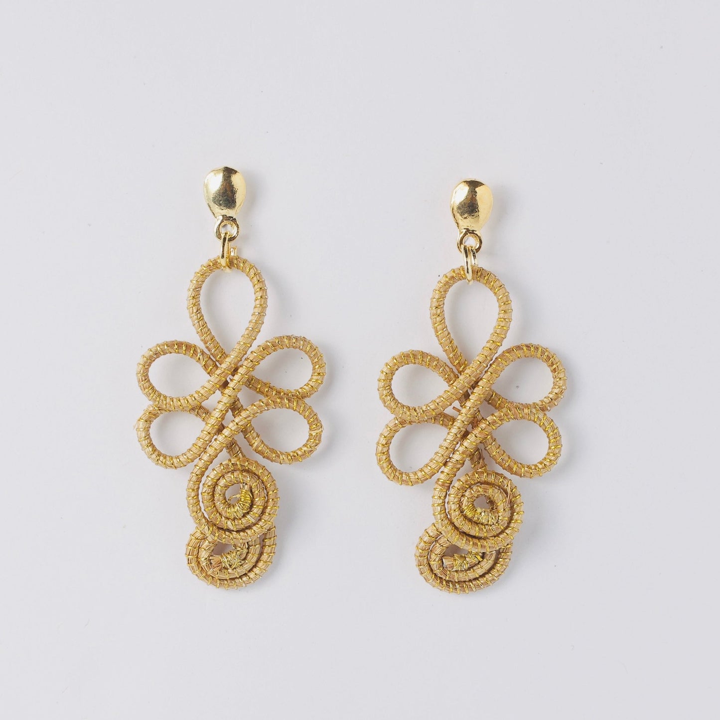 Ohrringe Camélia – Handgemachtes Unikat aus Capim Dourado | Online kaufen bei Capido Shop