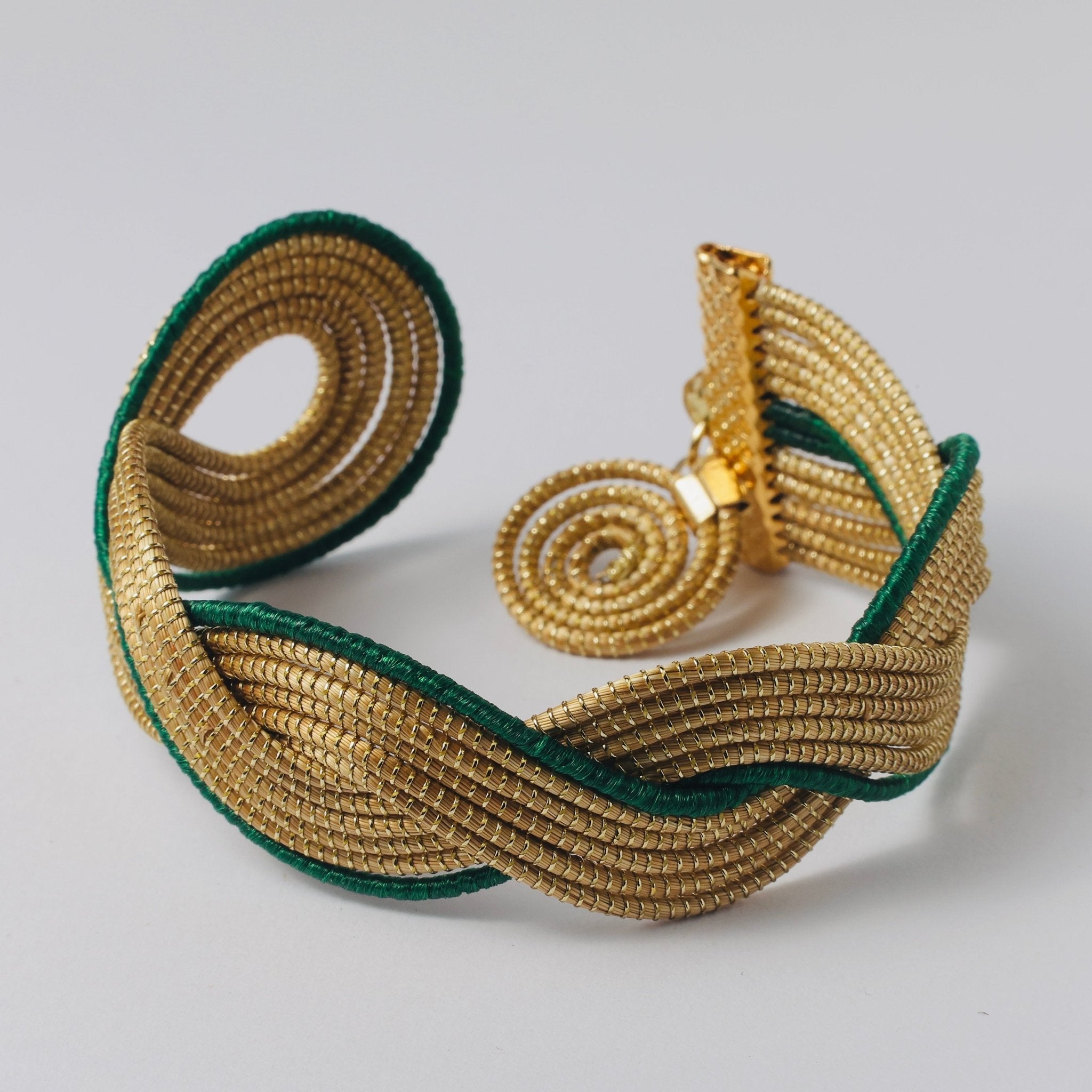 Armreif Selma – Handgemachtes Unikat aus Capim Dourado | Online kaufen bei Capido Shop