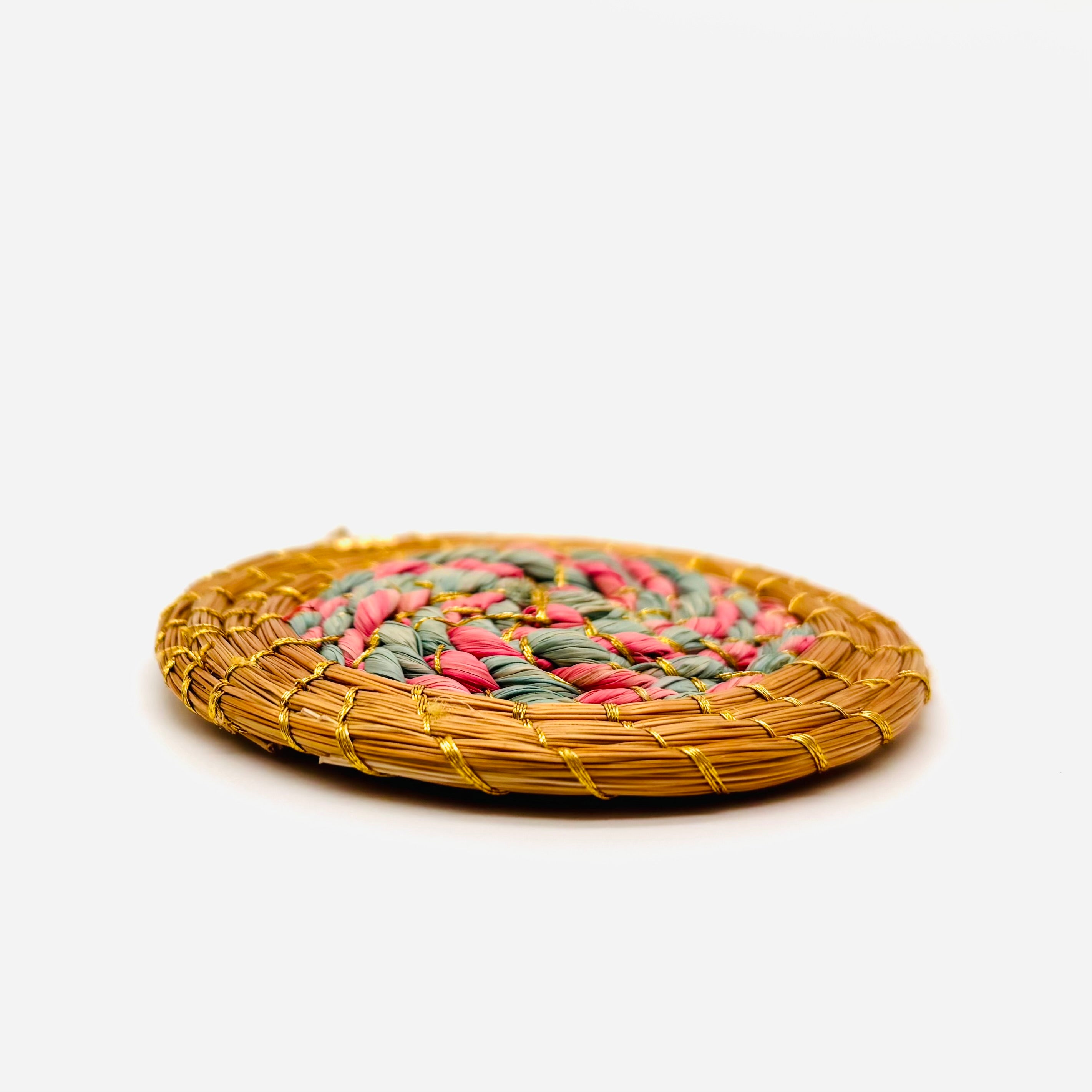 Kettenanhänger Mandala – Handgemachtes Unikat aus Capim Dourado | Online kaufen bei Capido Shop