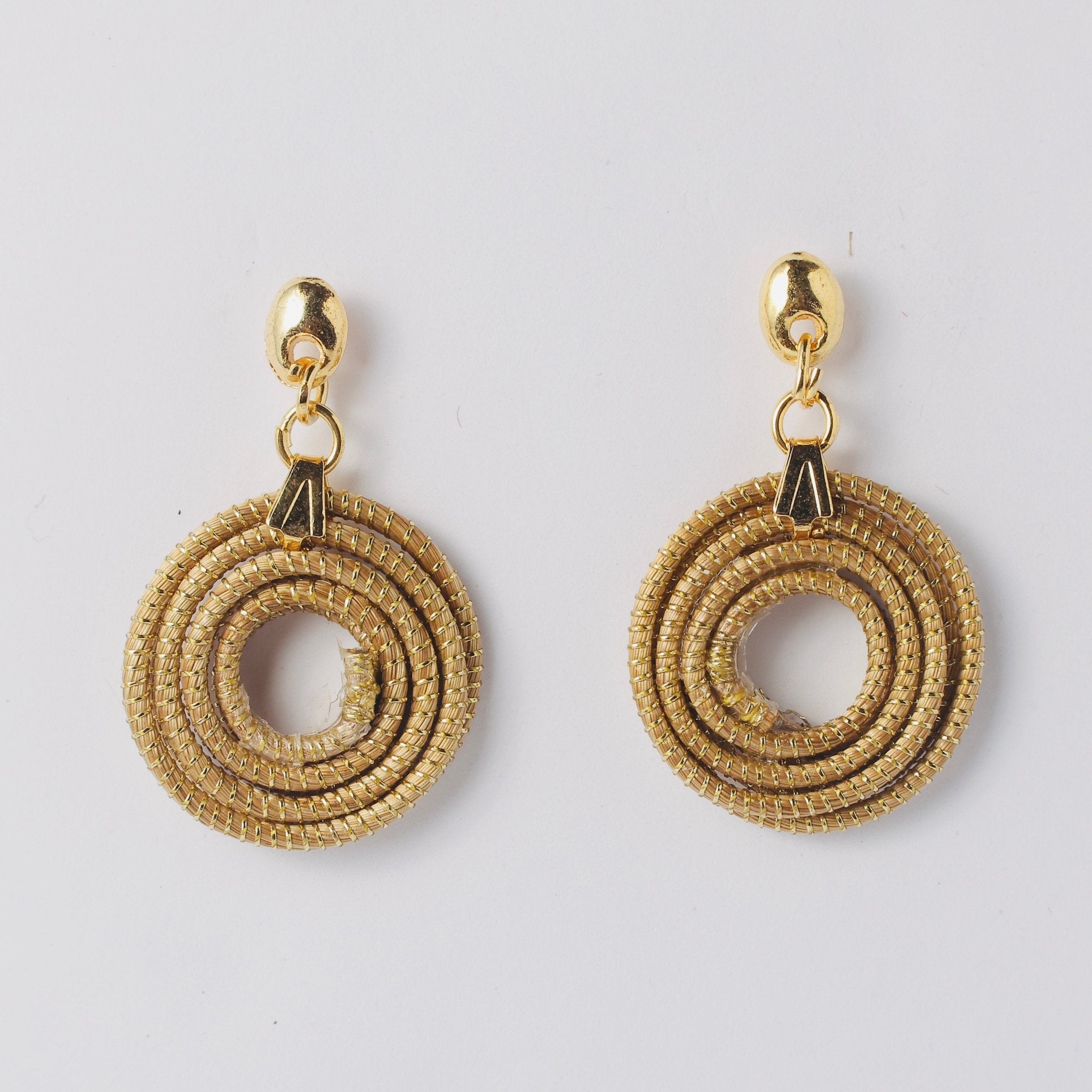 Ohrringe Margarida – Handgemachtes Unikat aus Capim Dourado | Online kaufen bei Capido Shop