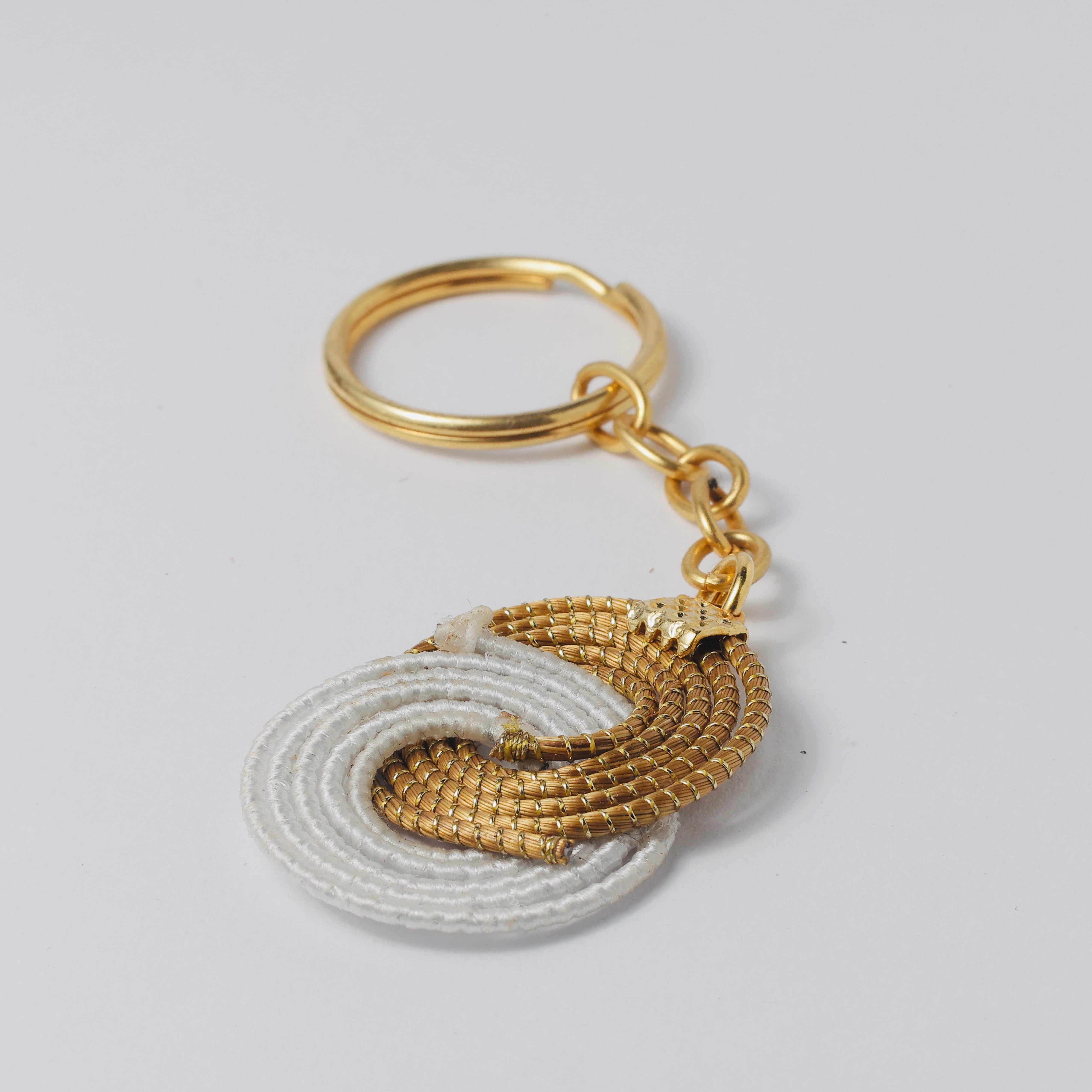 Schlüsselanhänger Paz – Handgemachtes Unikat aus Capim Dourado | Online kaufen bei Capido Shop