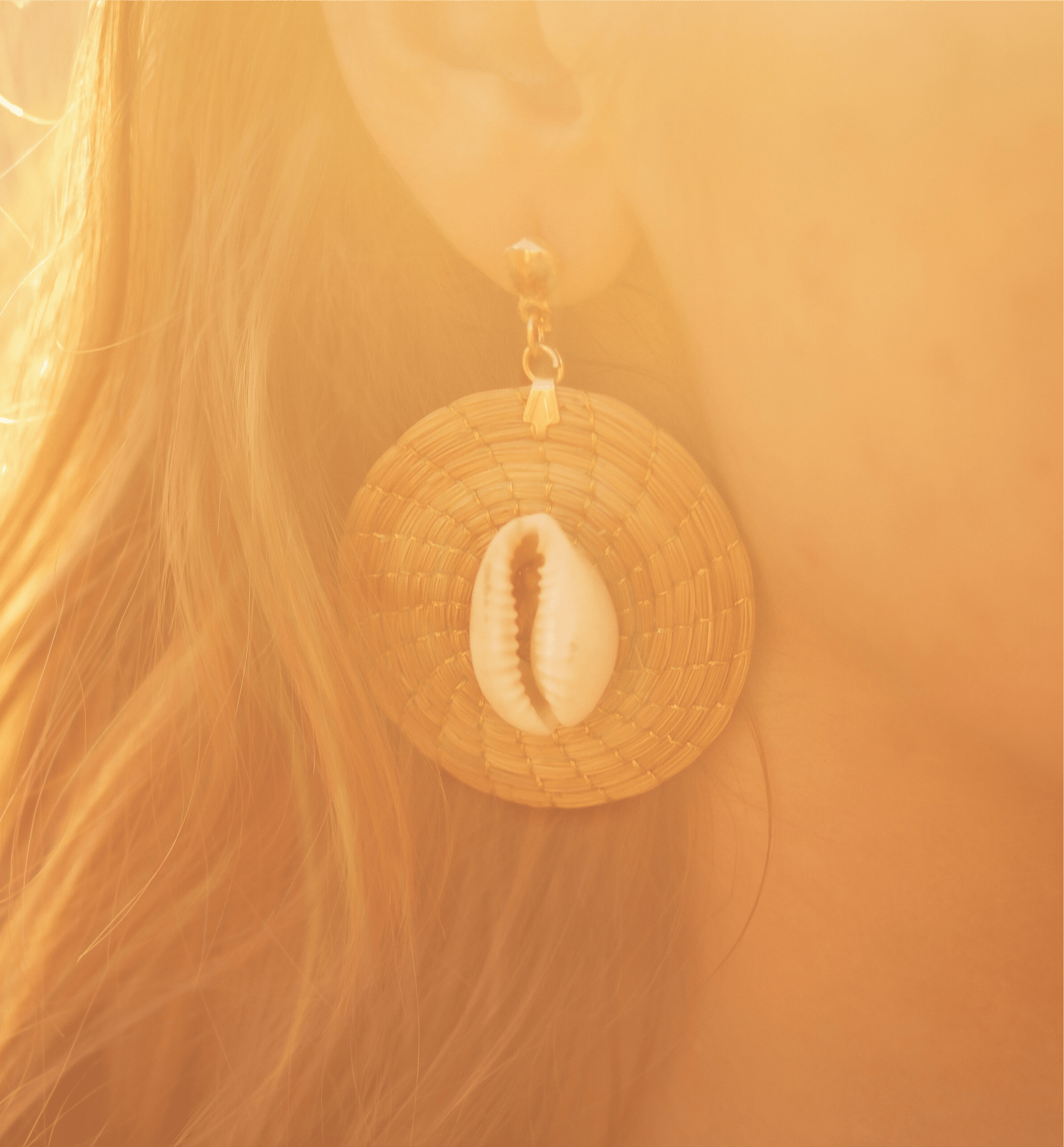 Ohringe Concha – Handgemachtes Unikat aus Capim Dourado | Online kaufen bei Capido Shop
