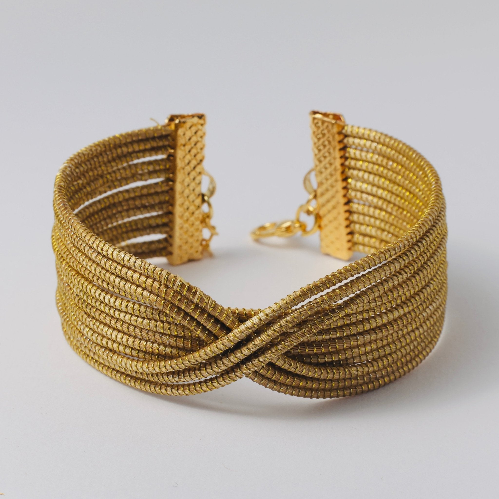 Armreif Jade – Handgemachtes Unikat aus Capim Dourado | Online kaufen bei Capido Shop