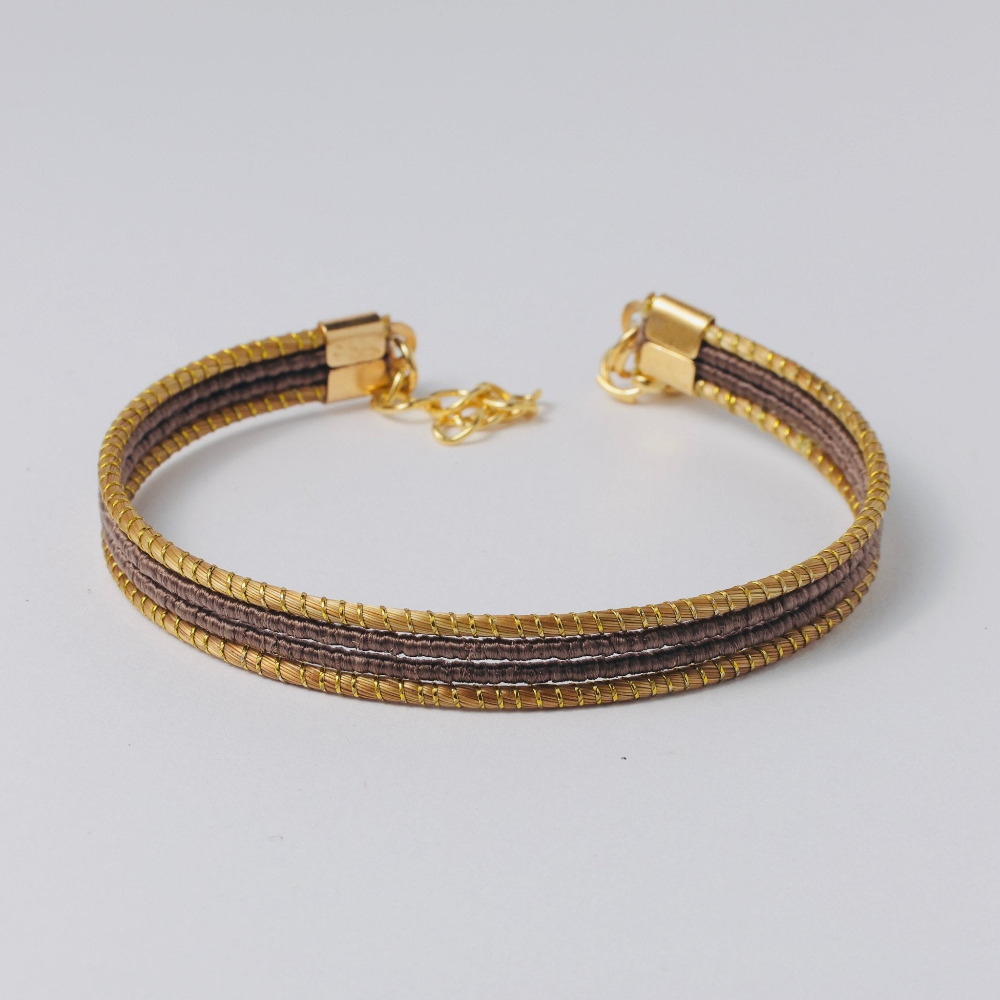 Armreif Cacao – Handgemachtes Unikat aus Capim Dourado | Online kaufen bei Capido Shop