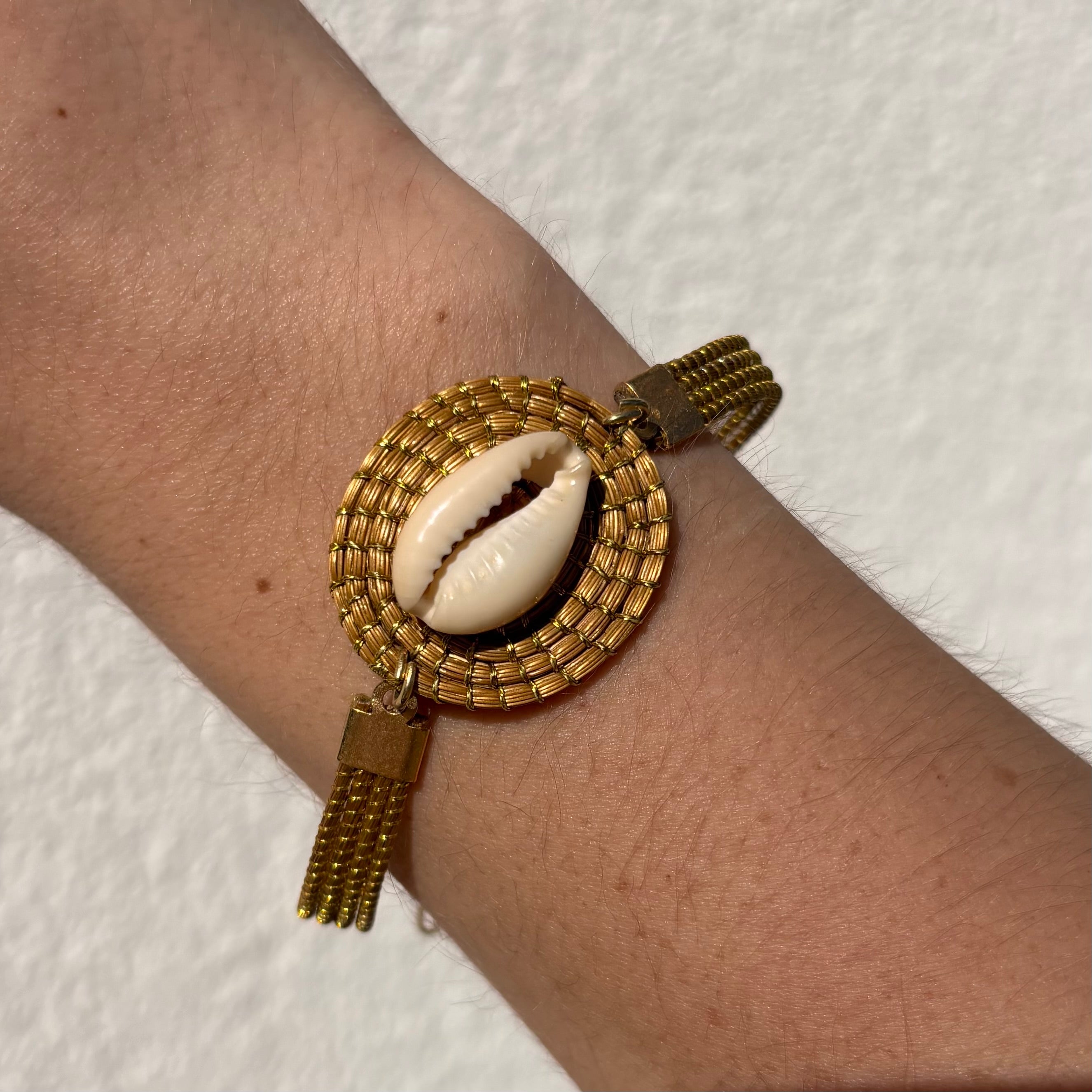 Armreif Búzios – Handgemachtes Unikat aus Capim Dourado | Online kaufen bei Capido Shop