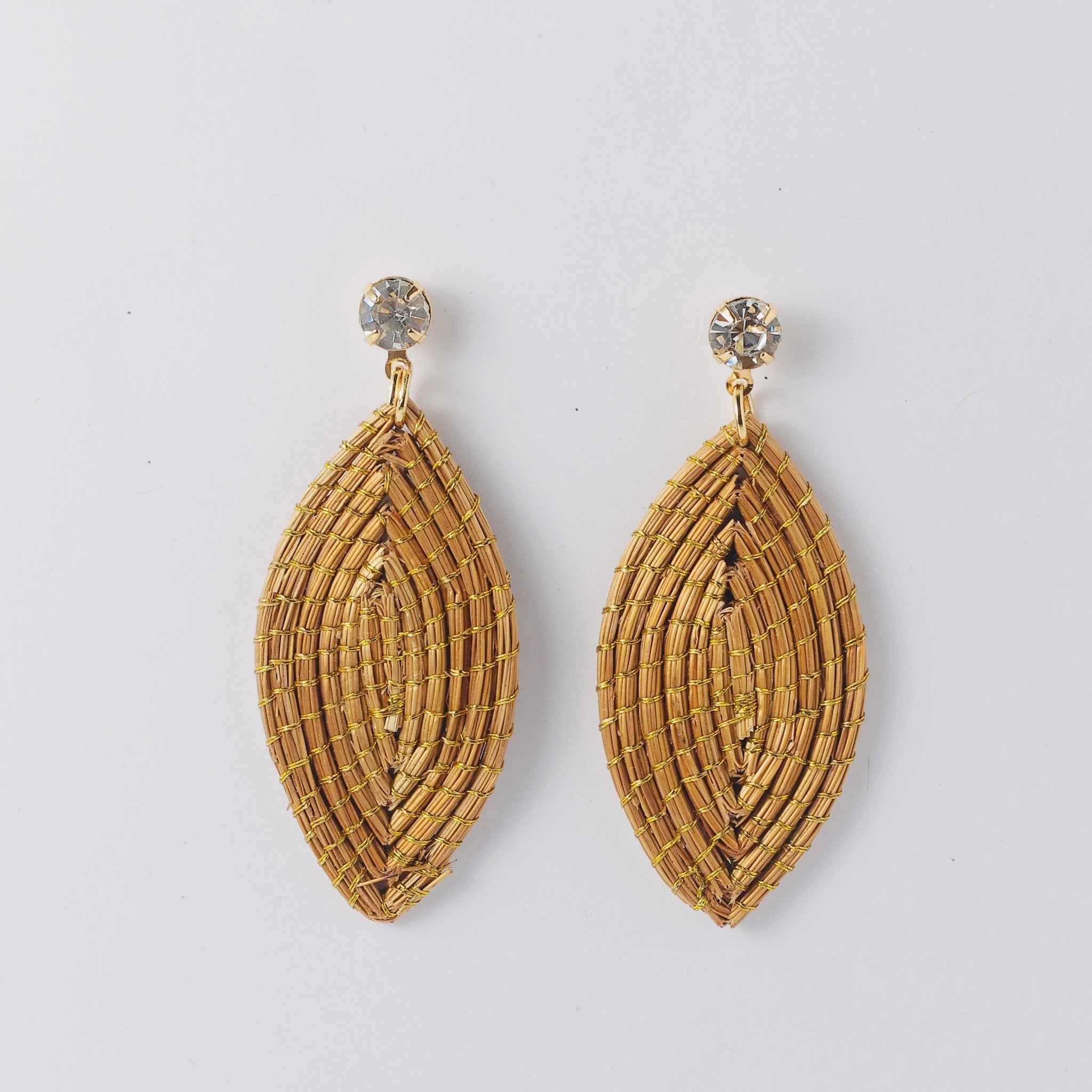 Ohrringe Palmeira – Handgemachtes Unikat aus Capim Dourado | Online kaufen bei Capido Shop