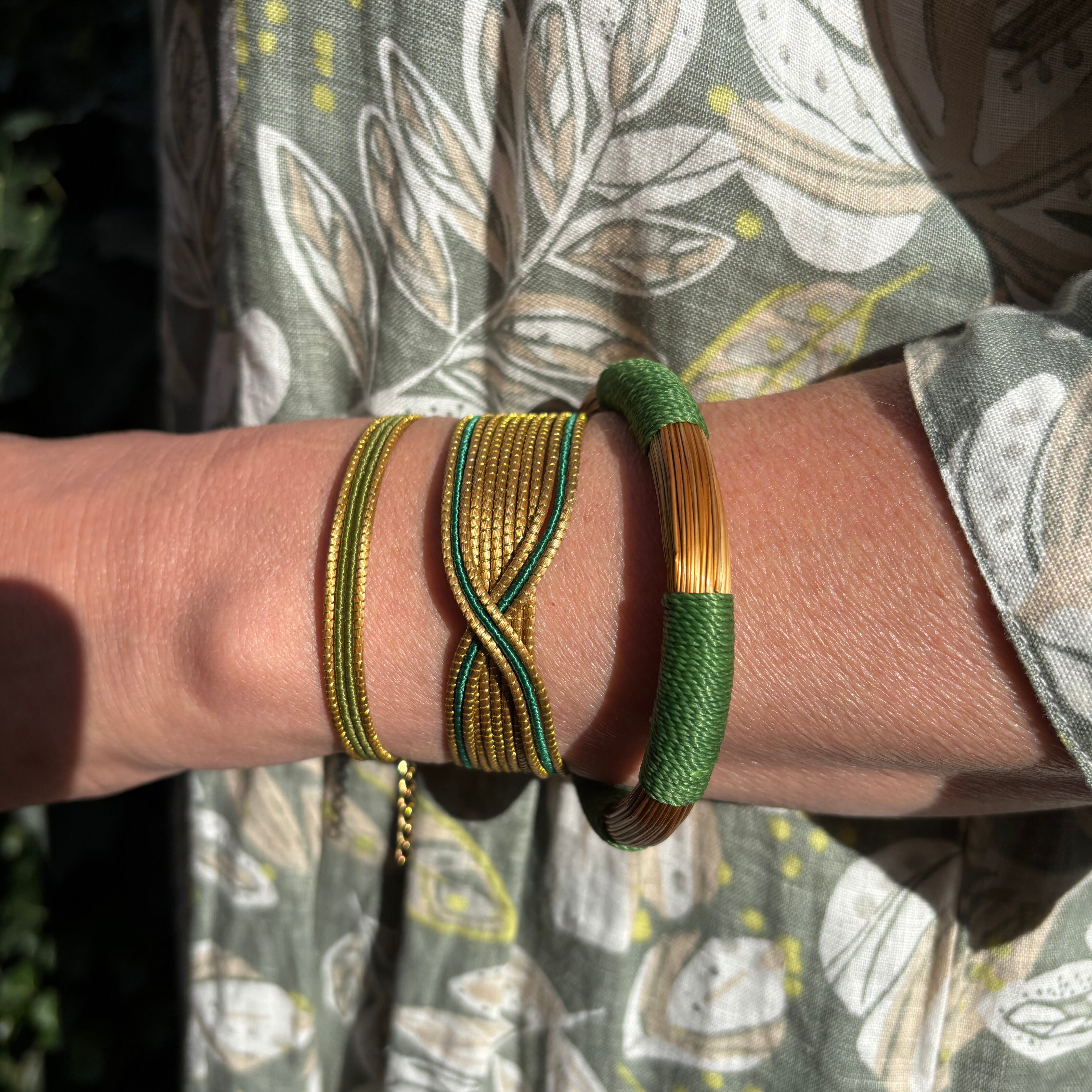 Armreif Cigarra – Handgemachtes Unikat aus Capim Dourado | Online kaufen bei Capido Shop