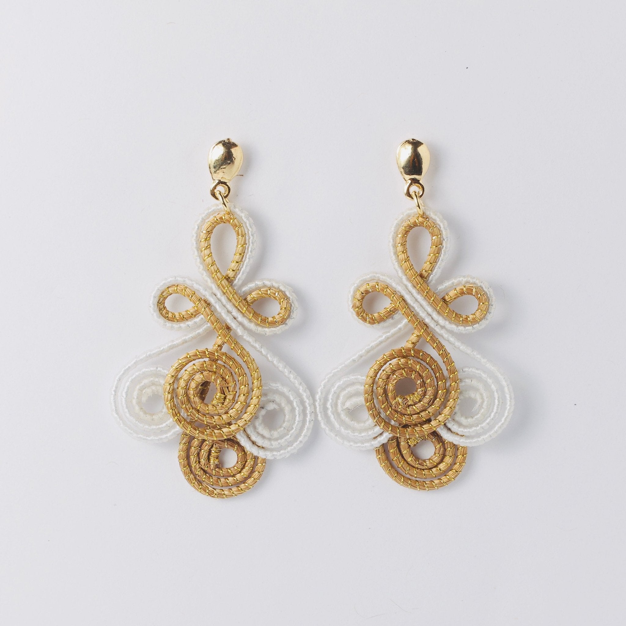 Ohrringe Araponga – Handgemachtes Unikat aus Capim Dourado | Online kaufen bei Capido Shop