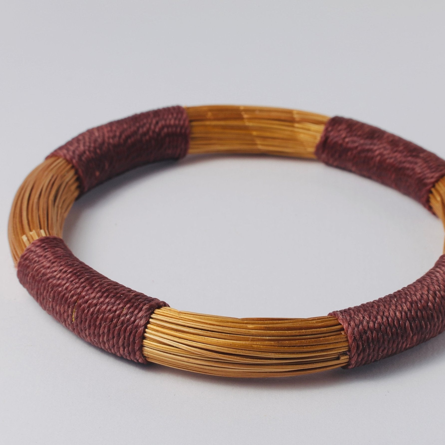 Armreif Babaçu – Handgemachtes Unikat aus Capim Dourado | Online kaufen bei Capido Shop