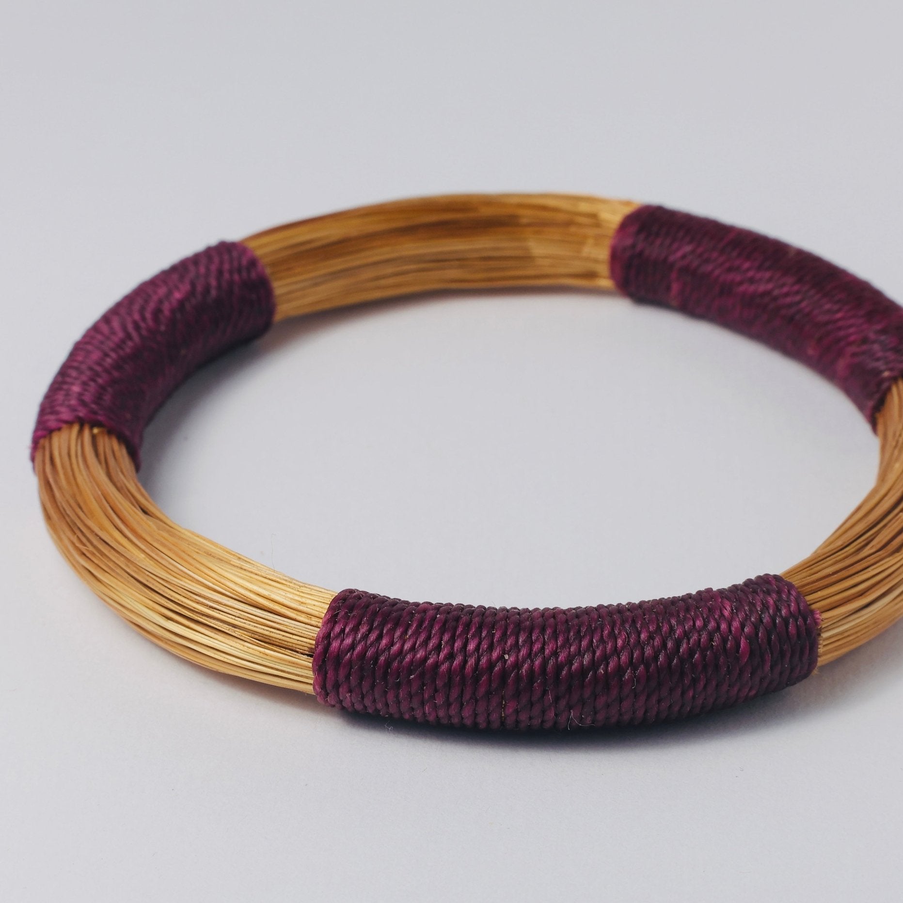 Armreif Açaí – Handgemachtes Unikat aus Capim Dourado | Online kaufen bei Capido Shop