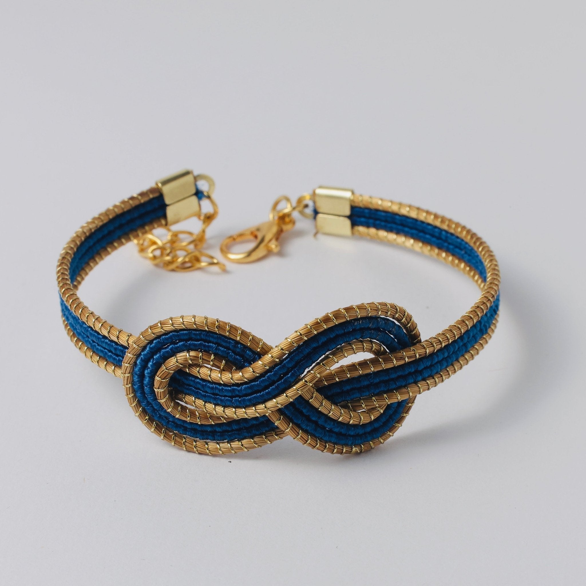 Armreif Azul – Handgemachtes Unikat aus Capim Dourado | Online kaufen bei Capido Shop