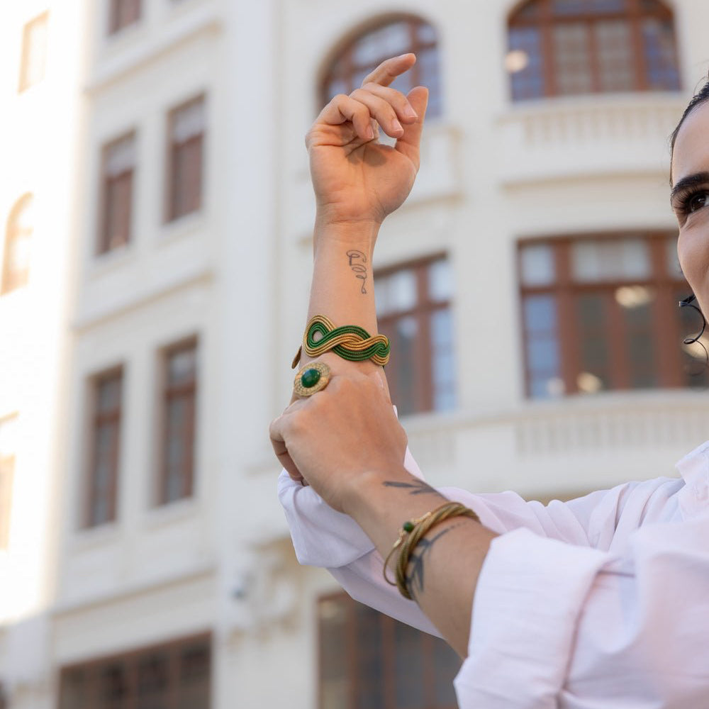 Armreif Loro – Handgemachtes Unikat aus Capim Dourado | Online kaufen bei Capido Shop