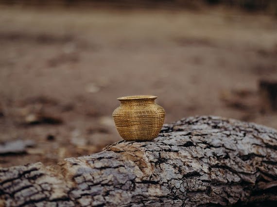 Vase Sinuelo – Handgemachtes Unikat aus Capim Dourado | Online kaufen bei Capido Shop