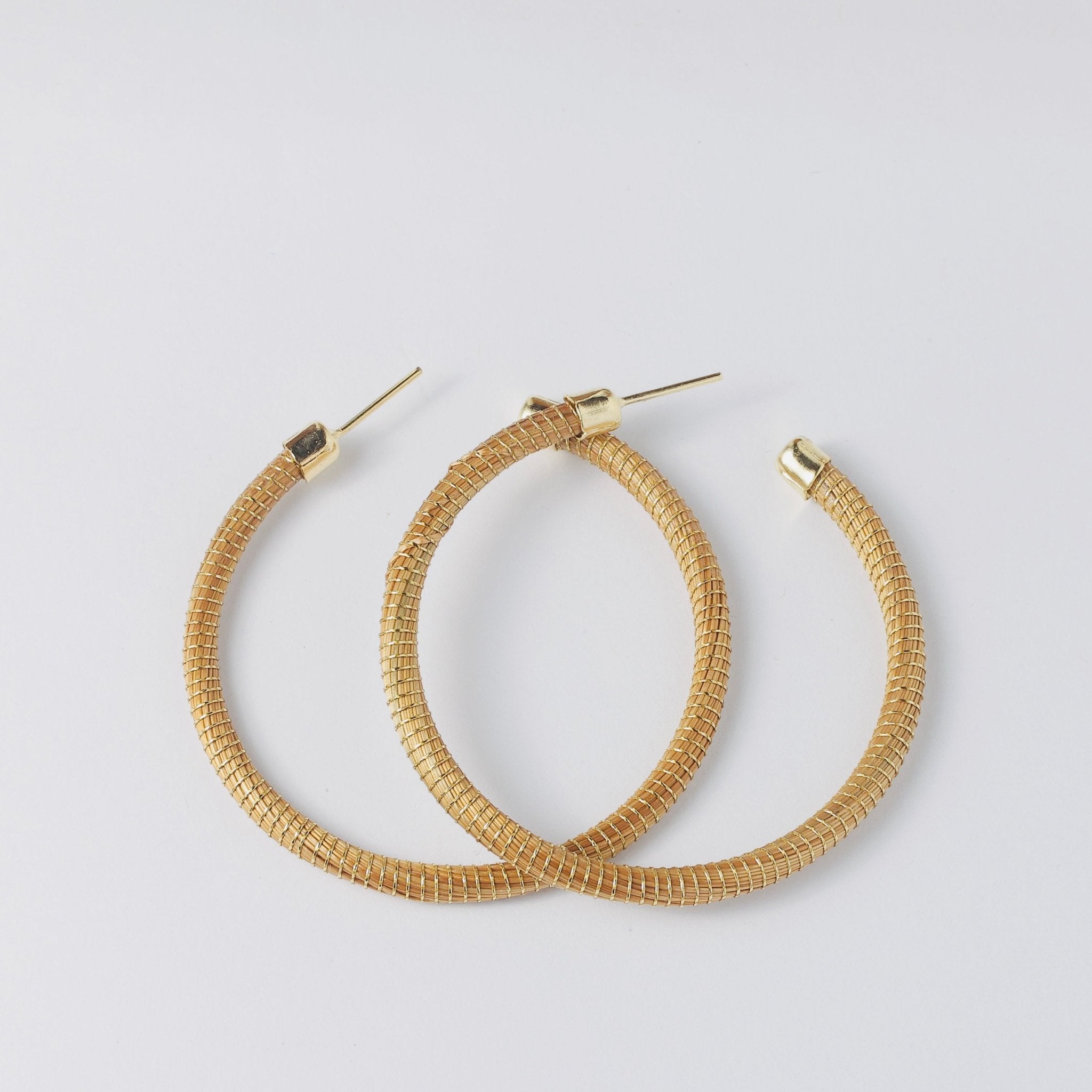 Ohrringe Argola – Handgemachtes Unikat aus Capim Dourado | Online kaufen bei Capido Shop