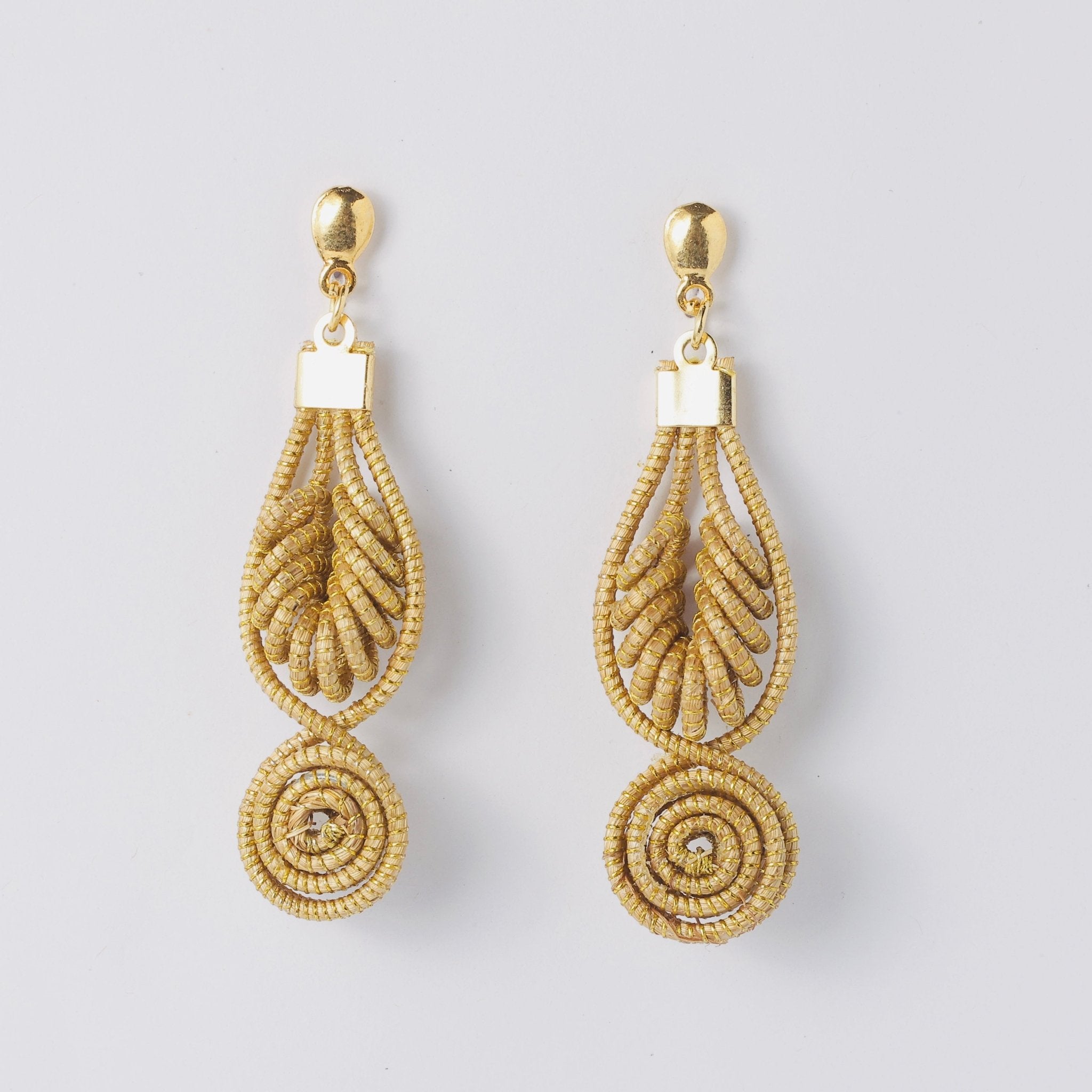 Ohrringe Orquídea – Handgemachtes Unikat aus Capim Dourado | Online kaufen bei Capido Shop