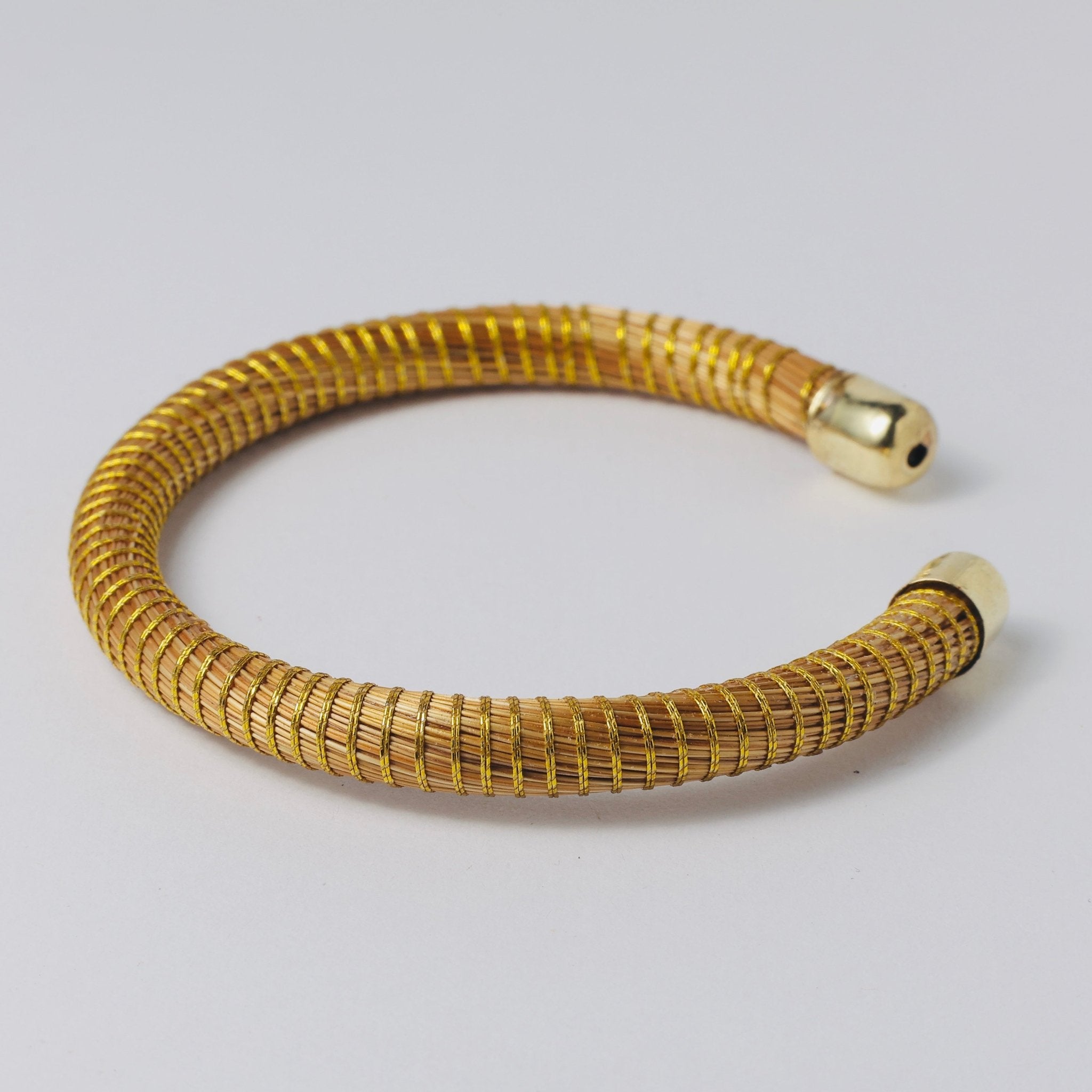 Armreif Natureza – Handgemachtes Unikat aus Capim Dourado | Online kaufen bei Capido Shop
