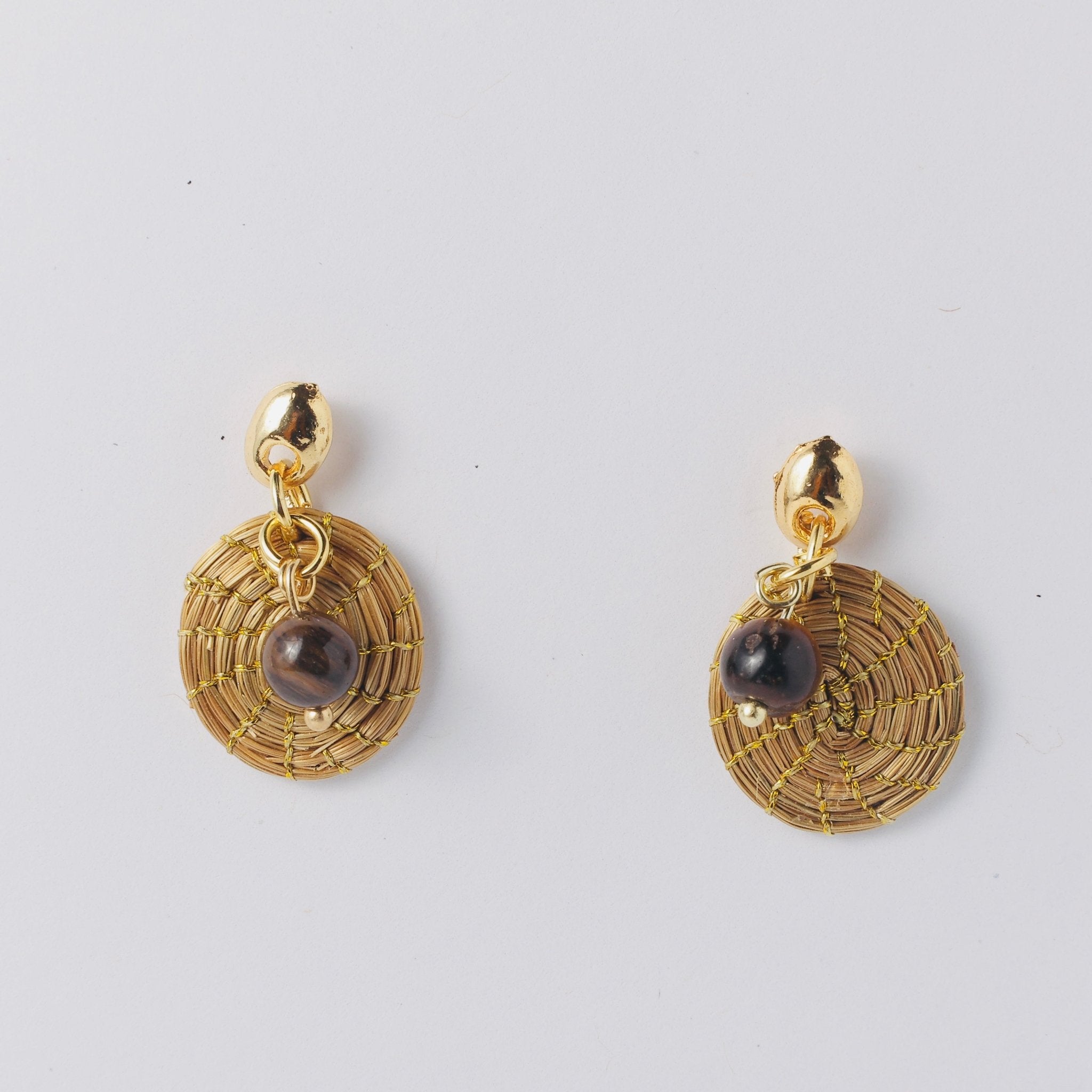 Ohrringe Gavião – Handgemachtes Unikat aus Capim Dourado | Online kaufen bei Capido Shop