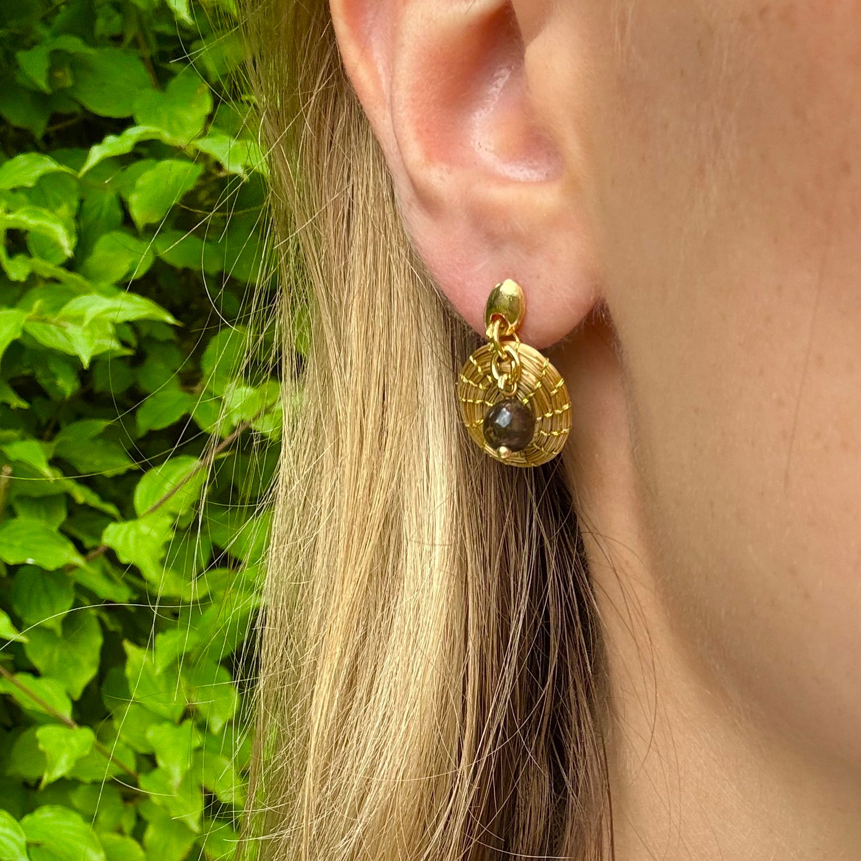 Ohrringe Gavião – Handgemachtes Unikat aus Capim Dourado | Online kaufen bei Capido Shop