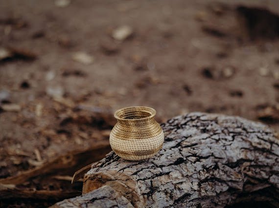 Vase Mata – Handgemachtes Unikat aus Capim Dourado | Online kaufen bei Capido Shop