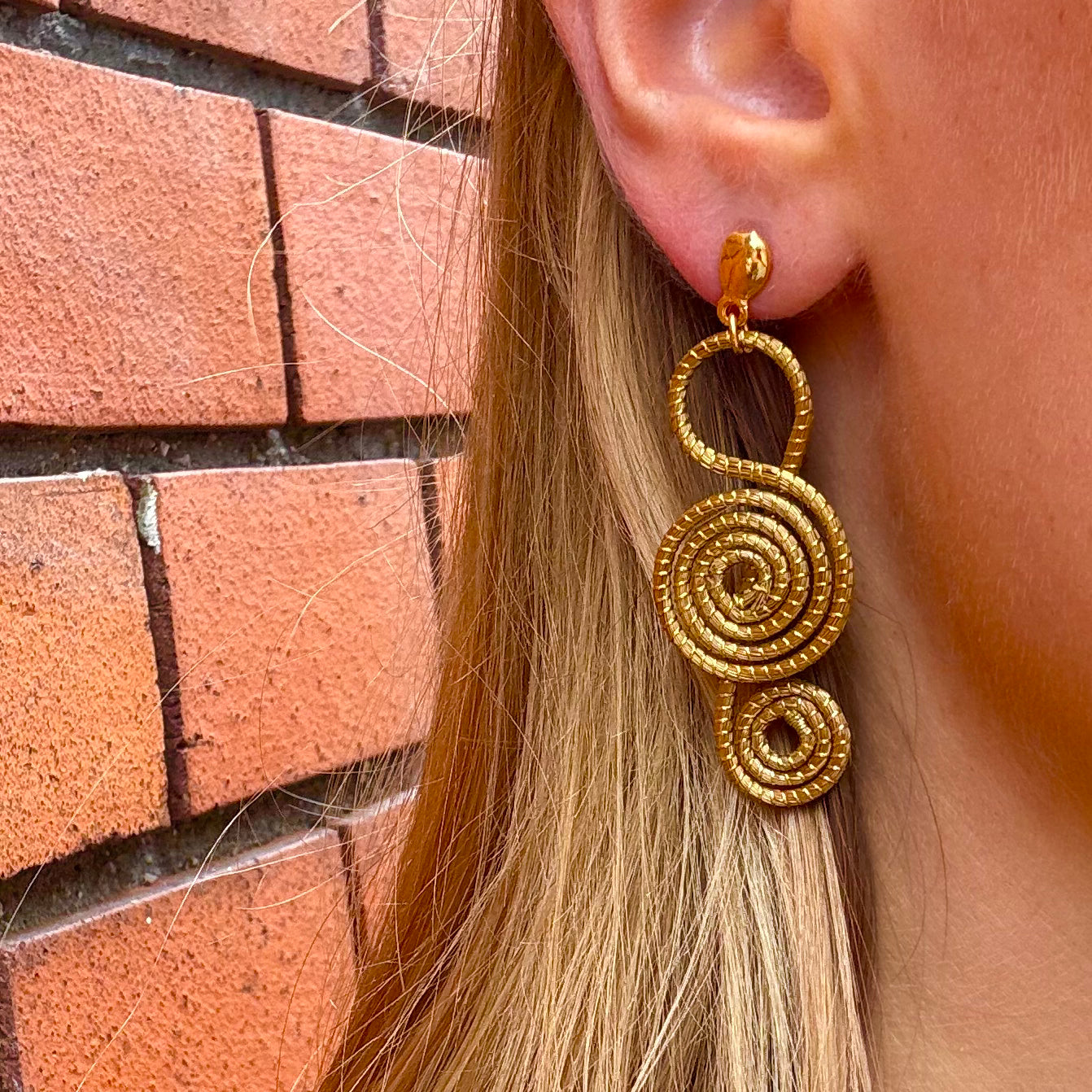 Ohrringe Luiza – Handgemachtes Unikat aus Capim Dourado | Online kaufen bei Capido Shop
