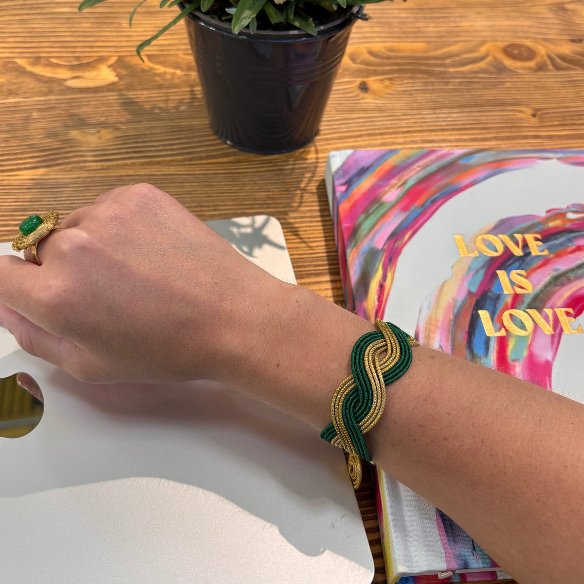 Armreif Verde – Handgemachtes Unikat aus Capim Dourado | Online kaufen bei Capido Shop