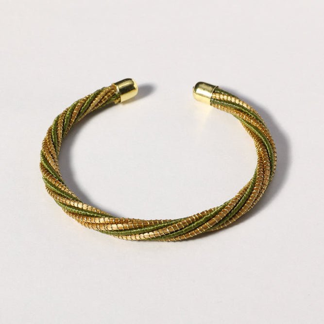 Armreif Loro – Handgemachtes Unikat aus Capim Dourado | Online kaufen bei Capido Shop