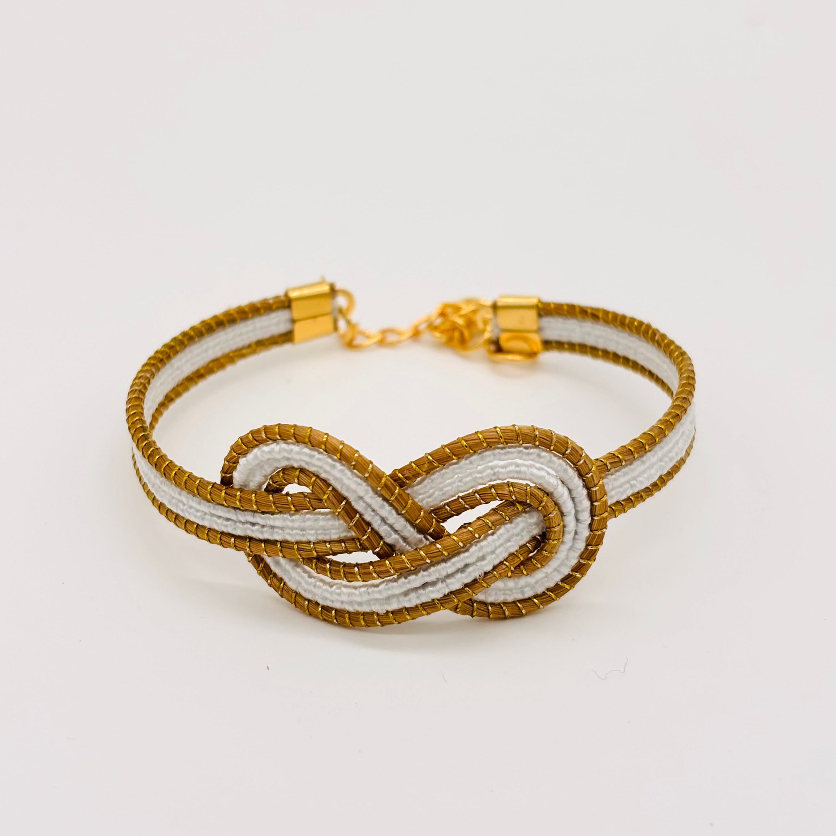 Armreif Feirinha – Handgemachtes Unikat aus Capim Dourado | Online kaufen bei Capido Shop