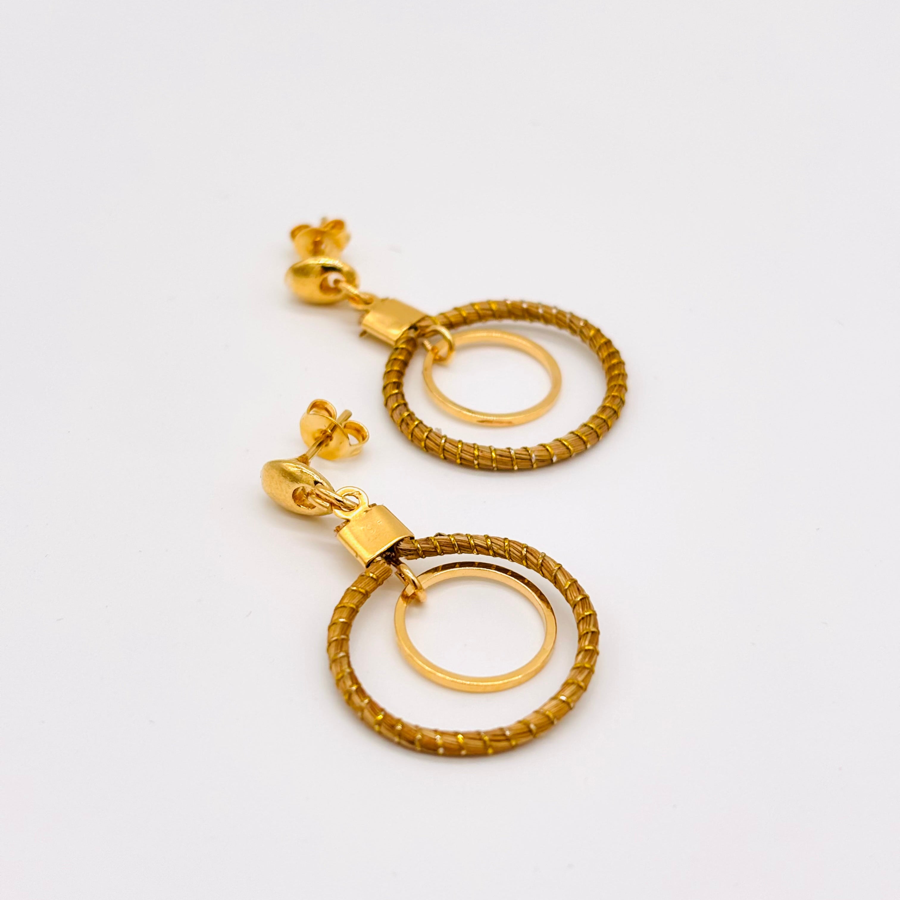 Ohrringe Noël – Handgemachtes Unikat aus Capim Dourado | Online kaufen bei Capido Shop