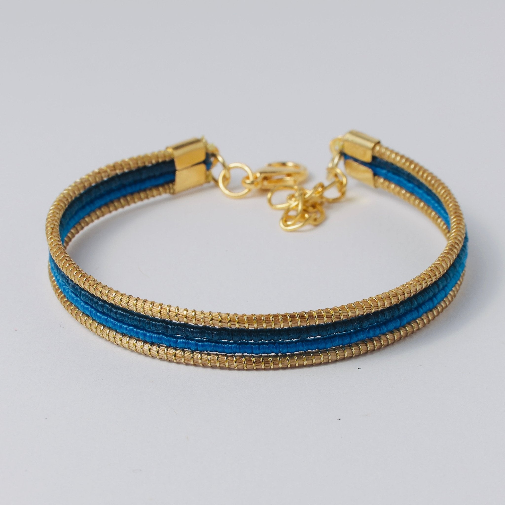 Armreif Arara – Handgemachtes Unikat aus Capim Dourado | Online kaufen bei Capido Shop