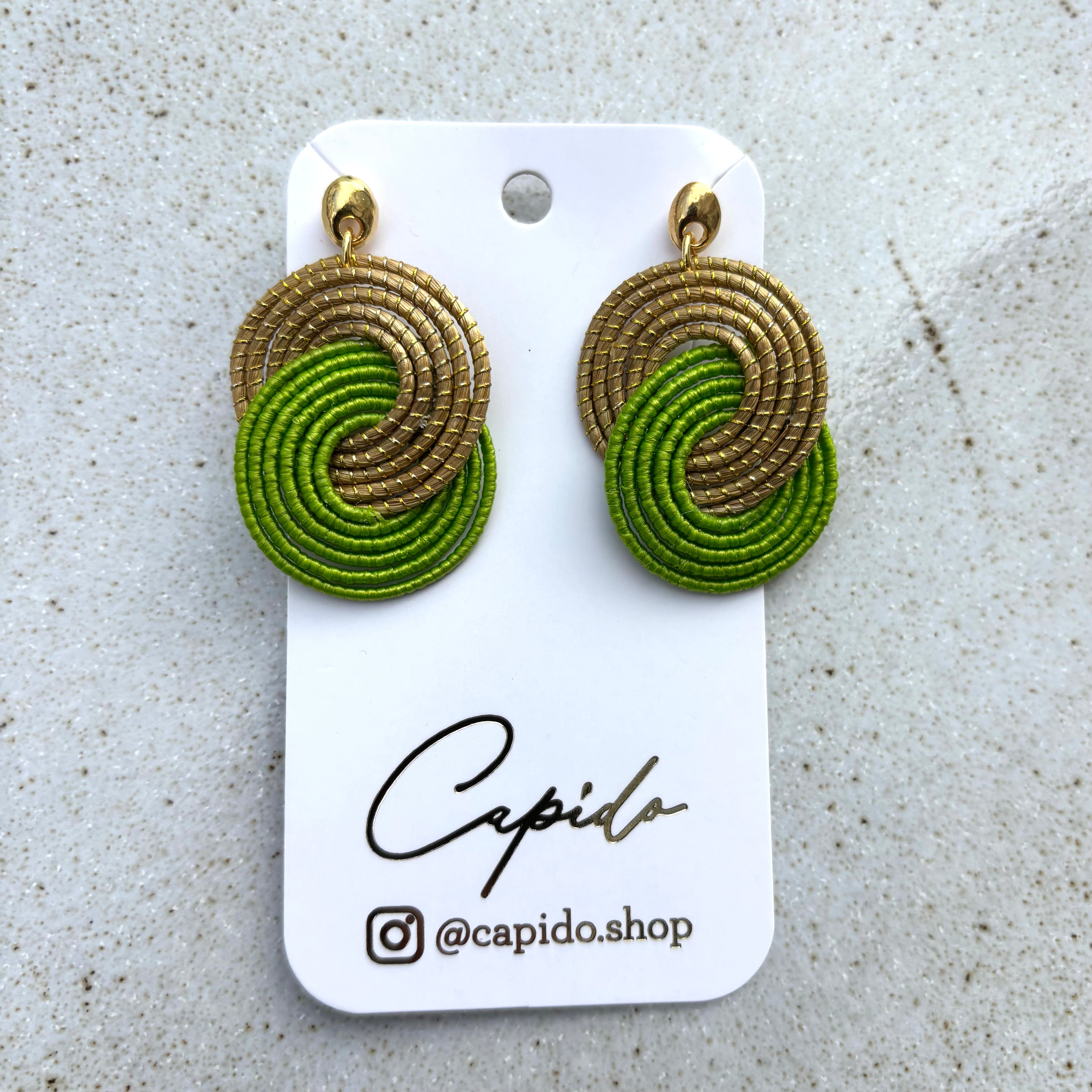 Ohrringe Tainha – Handgemachtes Unikat aus Capim Dourado | Online kaufen bei Capido Shop