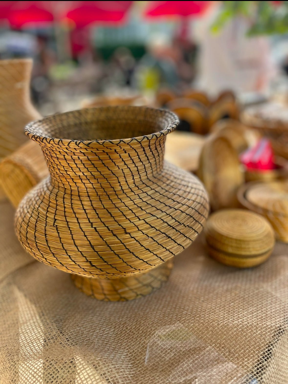 Vase Itajaí – Handgemachtes Unikat aus Capim Dourado | Online kaufen bei Capido Shop