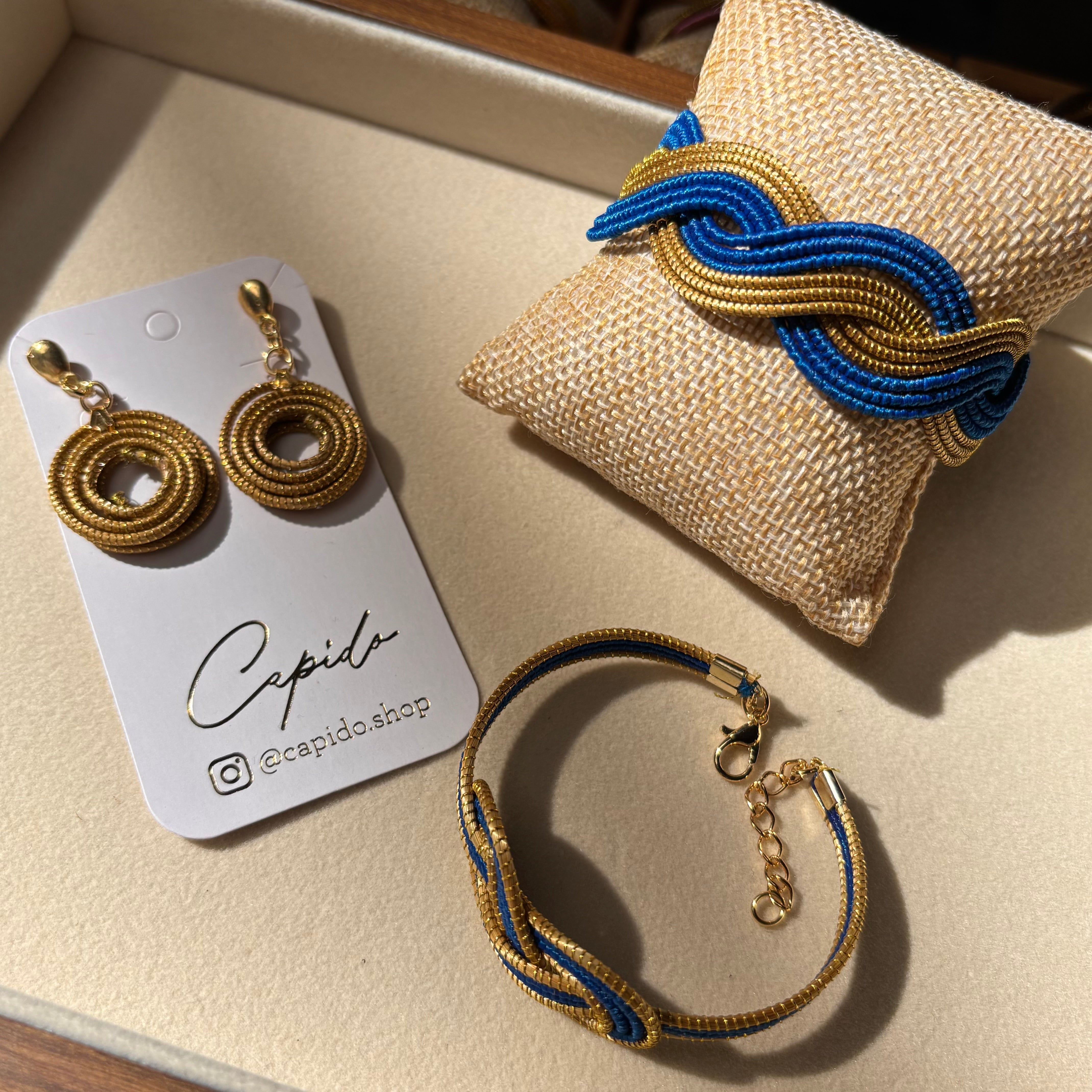Armreif Azul – Handgemachtes Unikat aus Capim Dourado | Online kaufen bei Capido Shop
