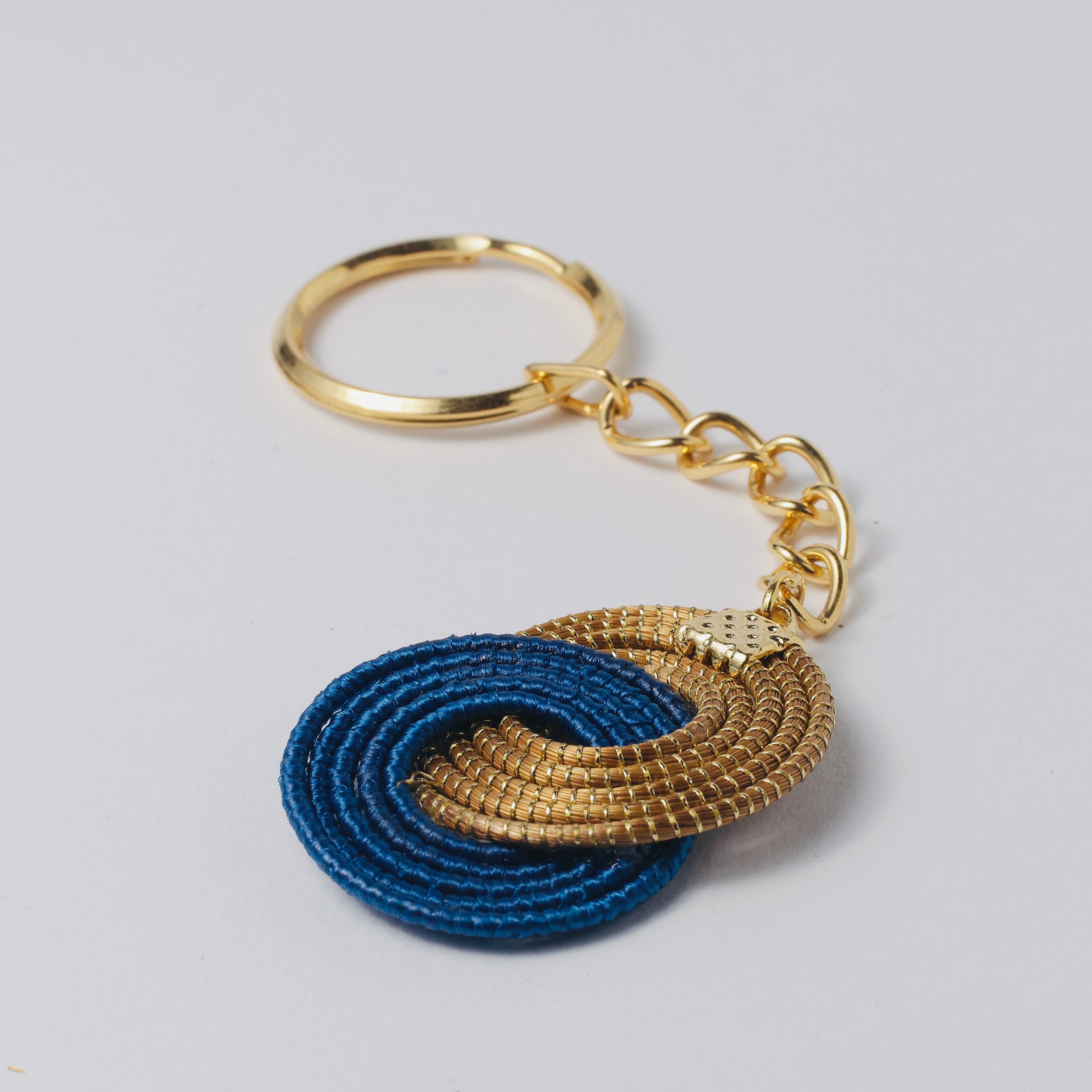 Schlüsselanhänger Liberdade – Handgemachtes Unikat aus Capim Dourado | Online kaufen bei Capido Shop