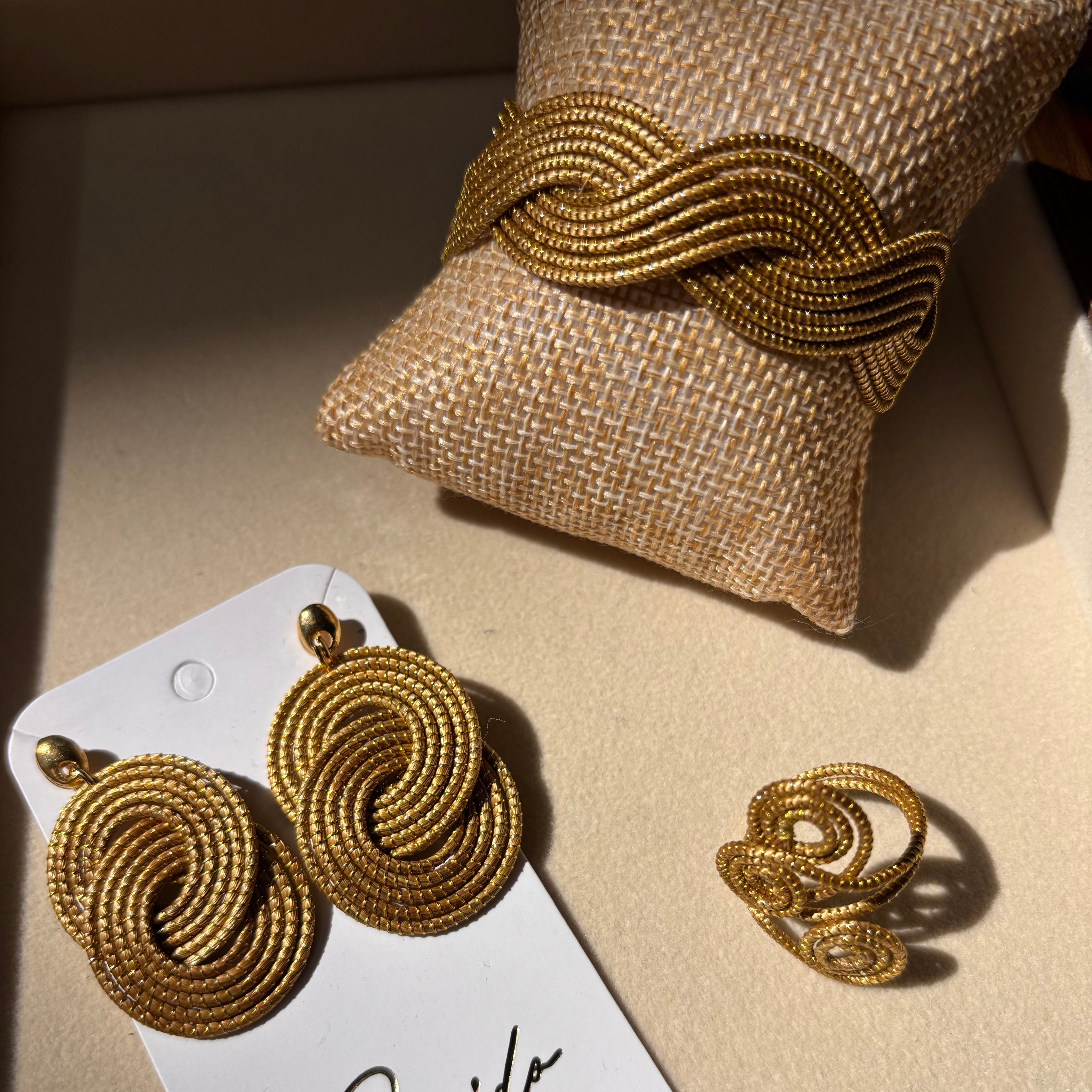 Ohrringe Tainha – Handgemachtes Unikat aus Capim Dourado | Online kaufen bei Capido Shop