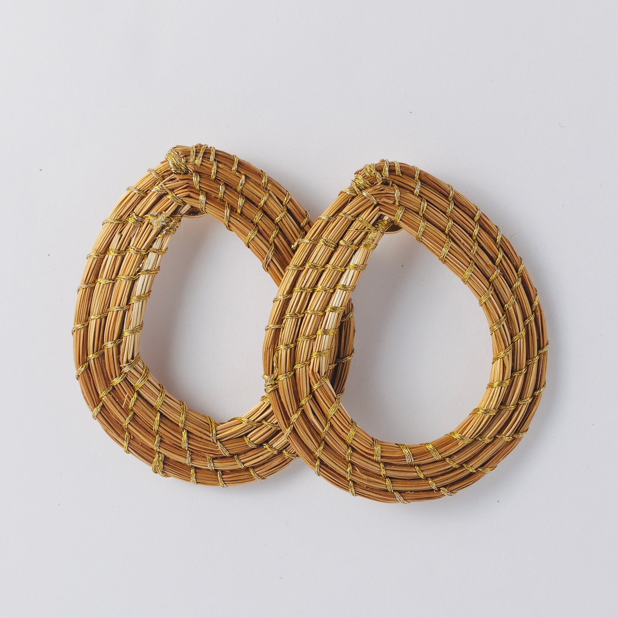 Ohrringe Cubiu – Handgemachtes Unikat aus Capim Dourado | Online kaufen bei Capido Shop