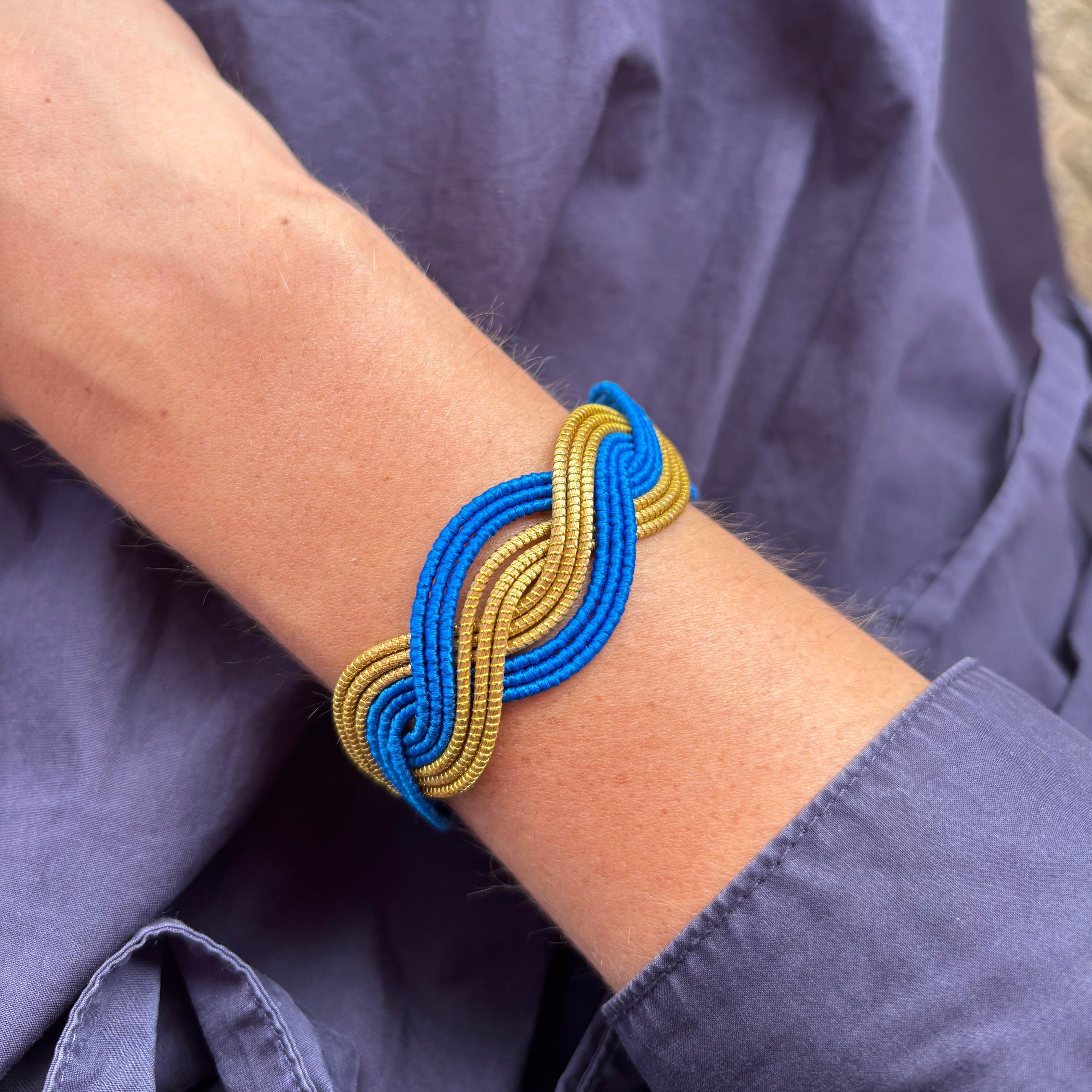 Armreif Curupira – Handgemachtes Unikat aus Capim Dourado | Online kaufen bei Capido Shop