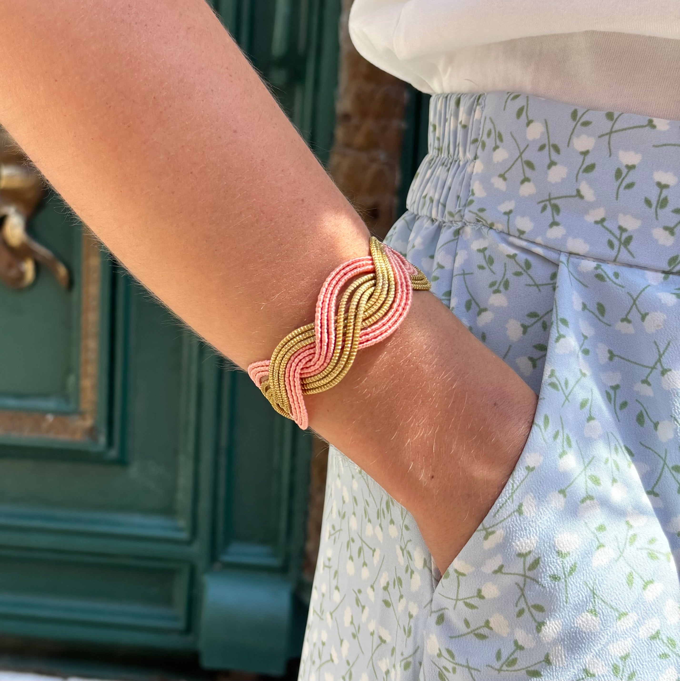 Armreif Begonia – Handgemachtes Unikat aus Capim Dourado | Online kaufen bei Capido Shop