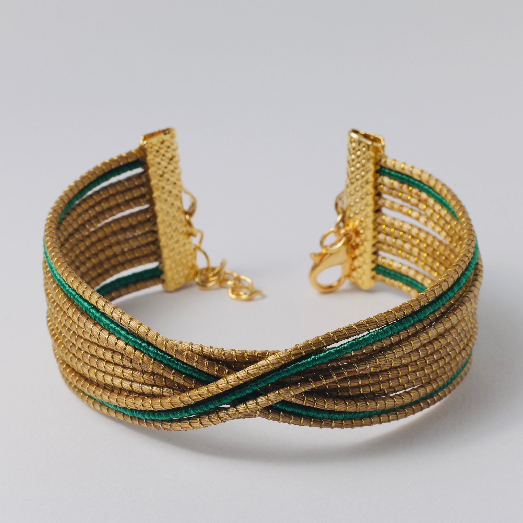 Armreif Cigarra – Handgemachtes Unikat aus Capim Dourado | Online kaufen bei Capido Shop