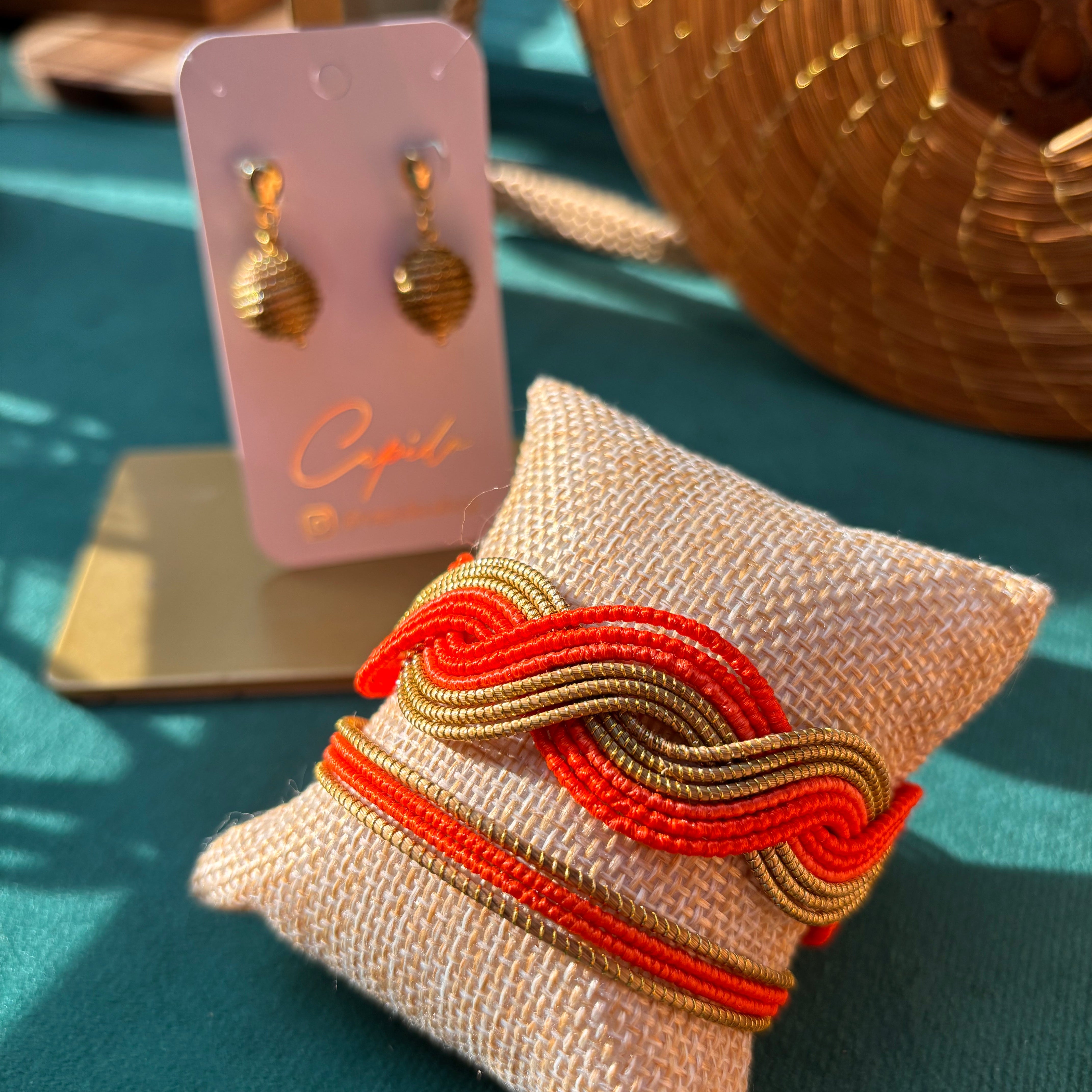 Armreif Balneário – Handgemachtes Unikat aus Capim Dourado | Online kaufen bei Capido Shop