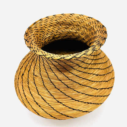 Vase Itajaí – Handgemachtes Unikat aus Capim Dourado | Online kaufen bei Capido Shop