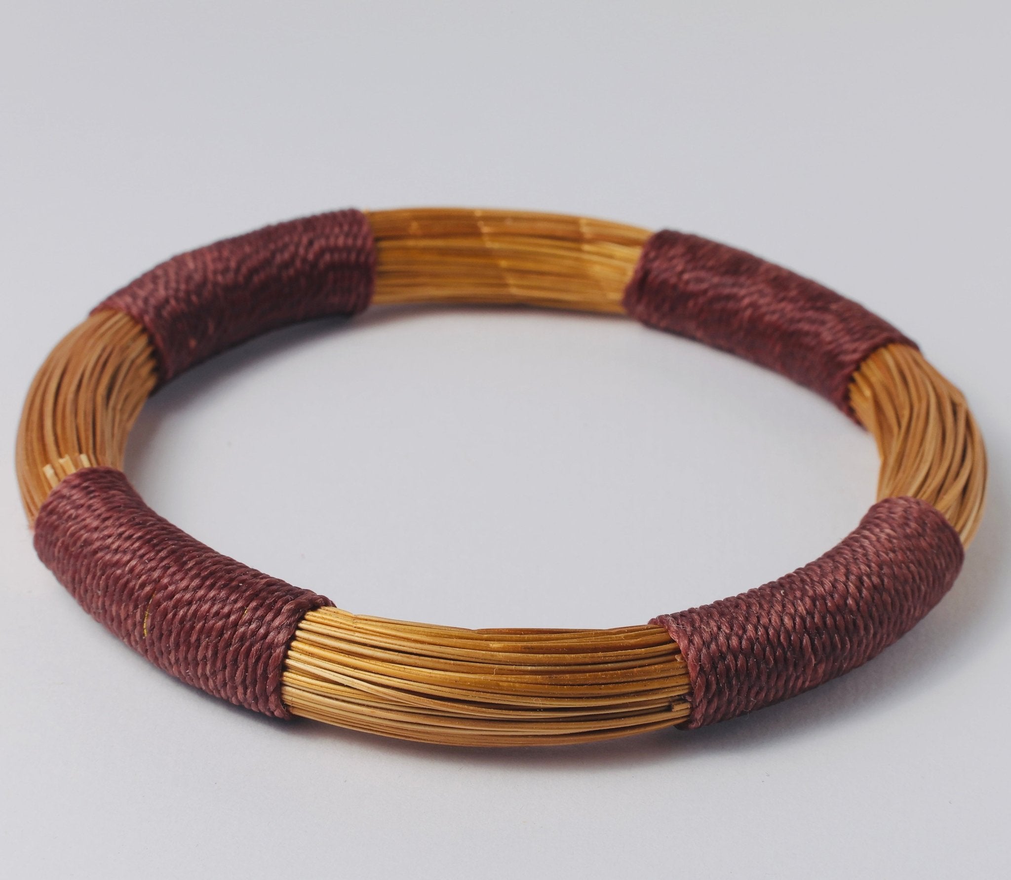 Armreif Babaçu – Handgemachtes Unikat aus Capim Dourado | Online kaufen bei Capido Shop