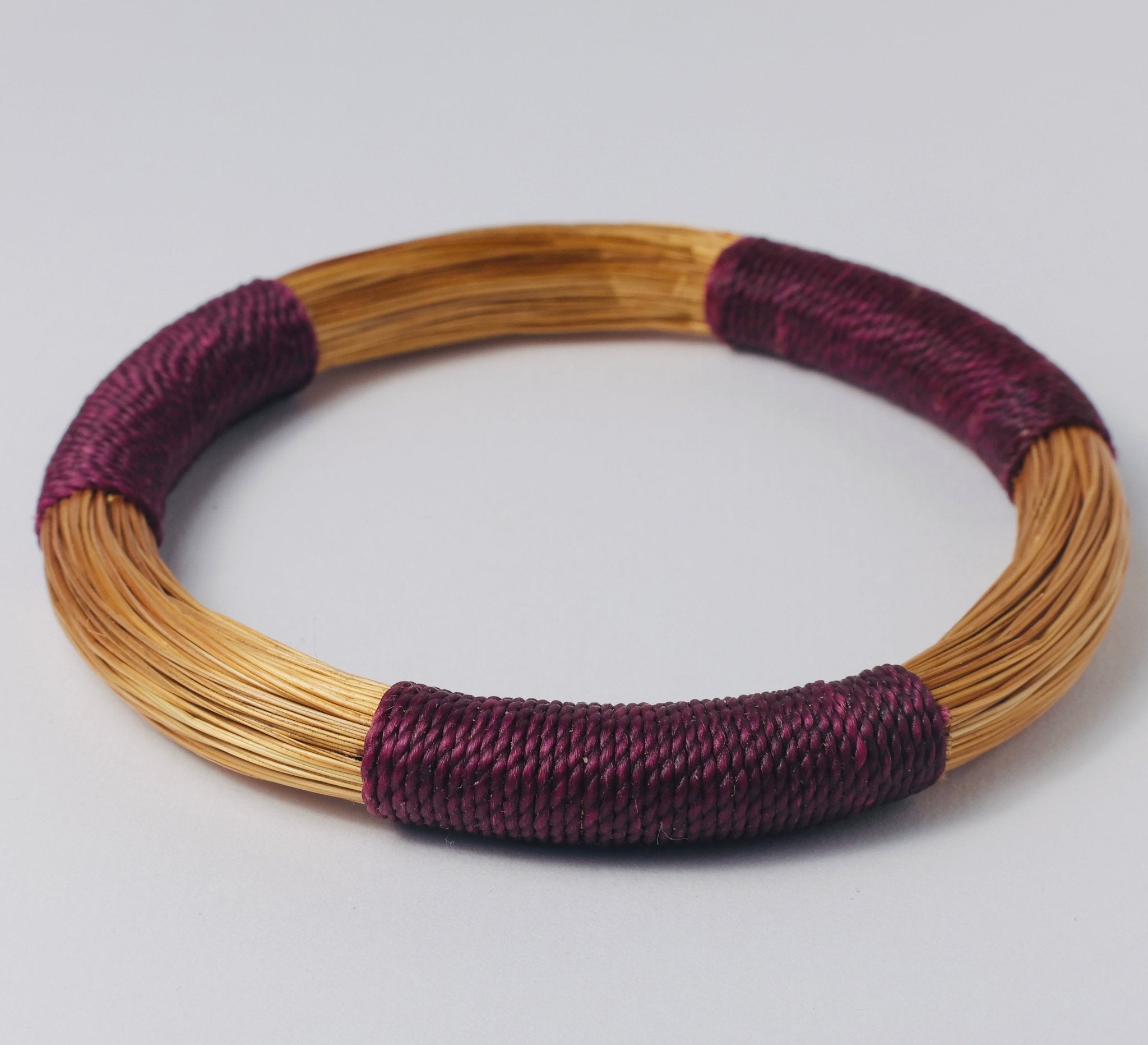 Armreif Açaí – Handgemachtes Unikat aus Capim Dourado | Online kaufen bei Capido Shop