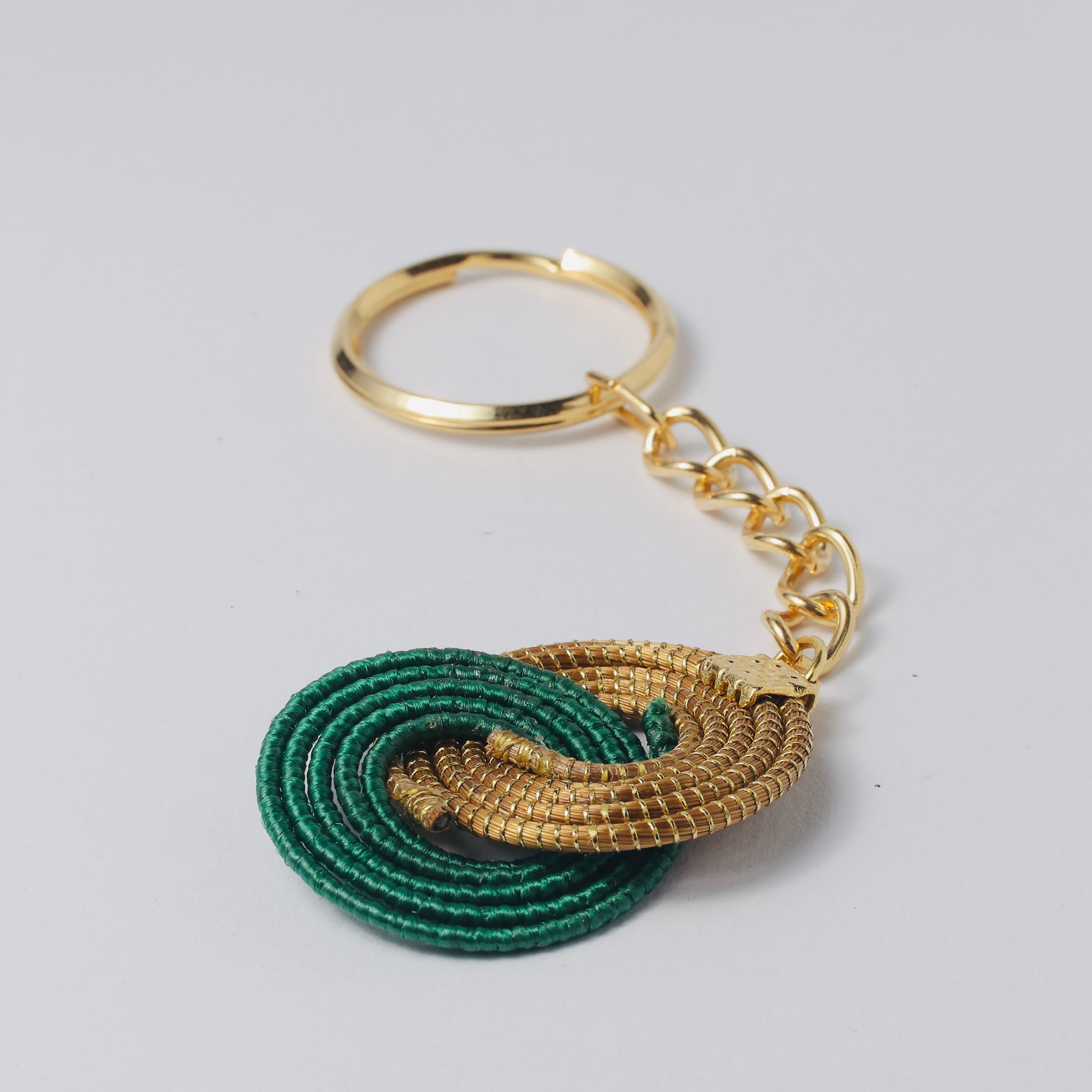 Schlüsselanhänger Leveza – Handgemachtes Unikat aus Capim Dourado | Online kaufen bei Capido Shop