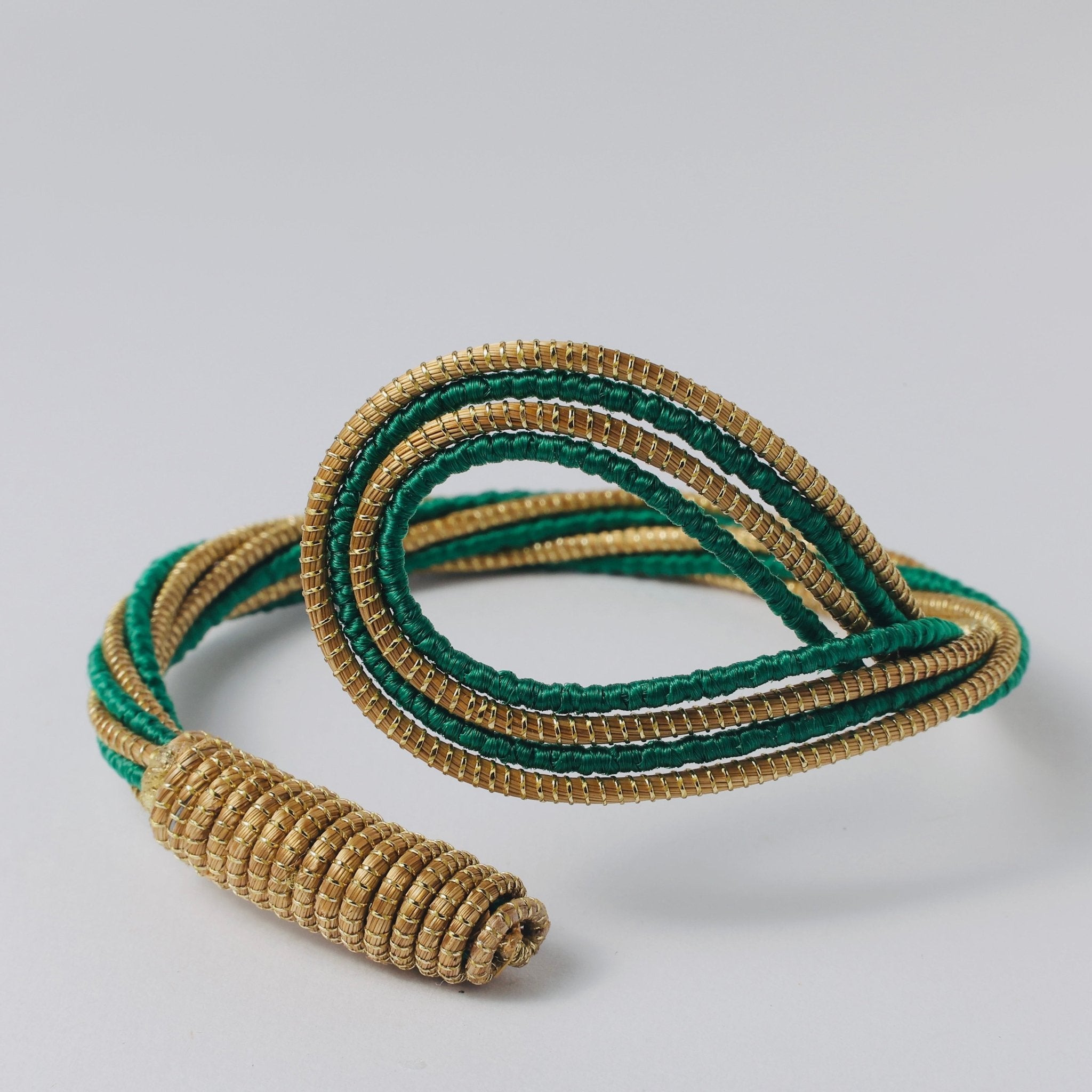 Armreif Jacaré – Handgemachtes Unikat aus Capim Dourado | Online kaufen bei Capido Shop