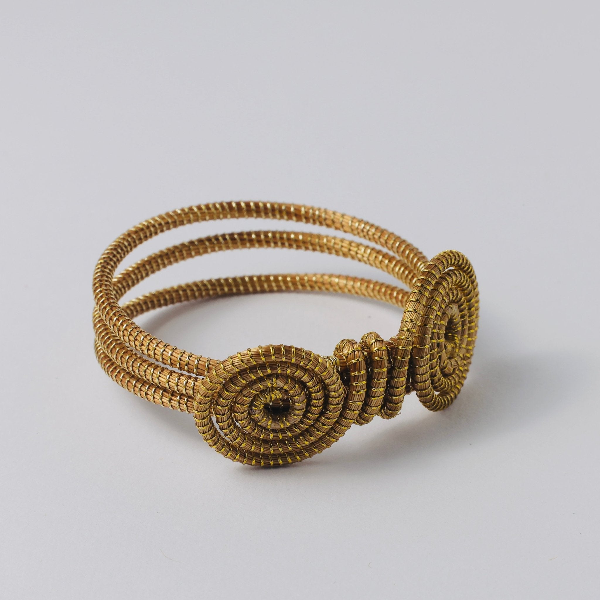 Serviettenring Pétala – Handgemachtes Unikat aus Capim Dourado | Online kaufen bei Capido Shop