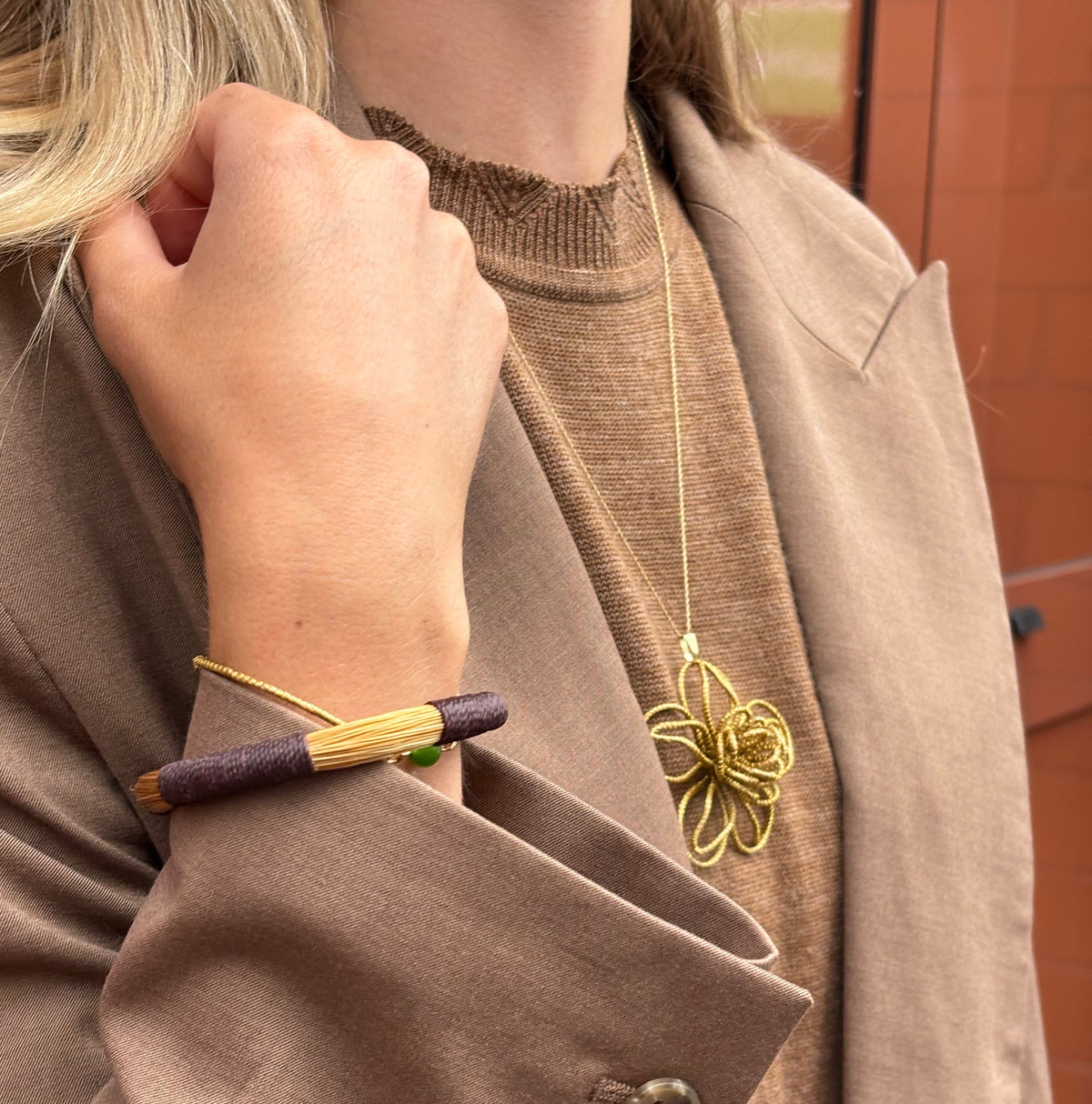 Anhänger Flor – Handgemachtes Unikat aus Capim Dourado | Online kaufen bei Capido Shop