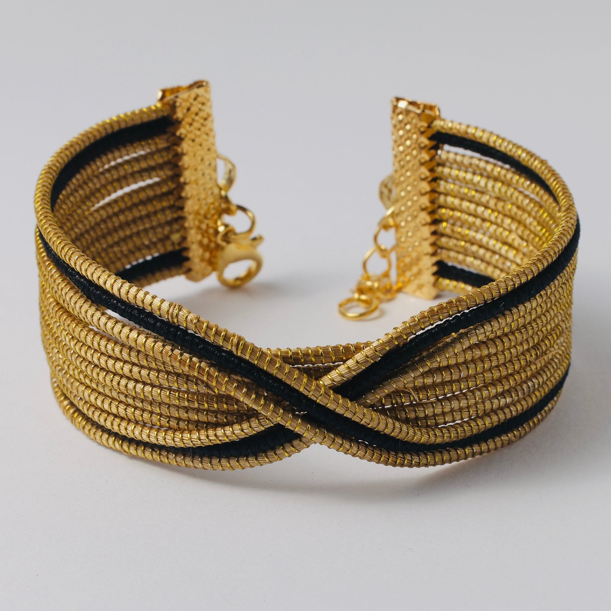 Armreif Floresta – Handgemachtes Unikat aus Capim Dourado | Online kaufen bei Capido Shop